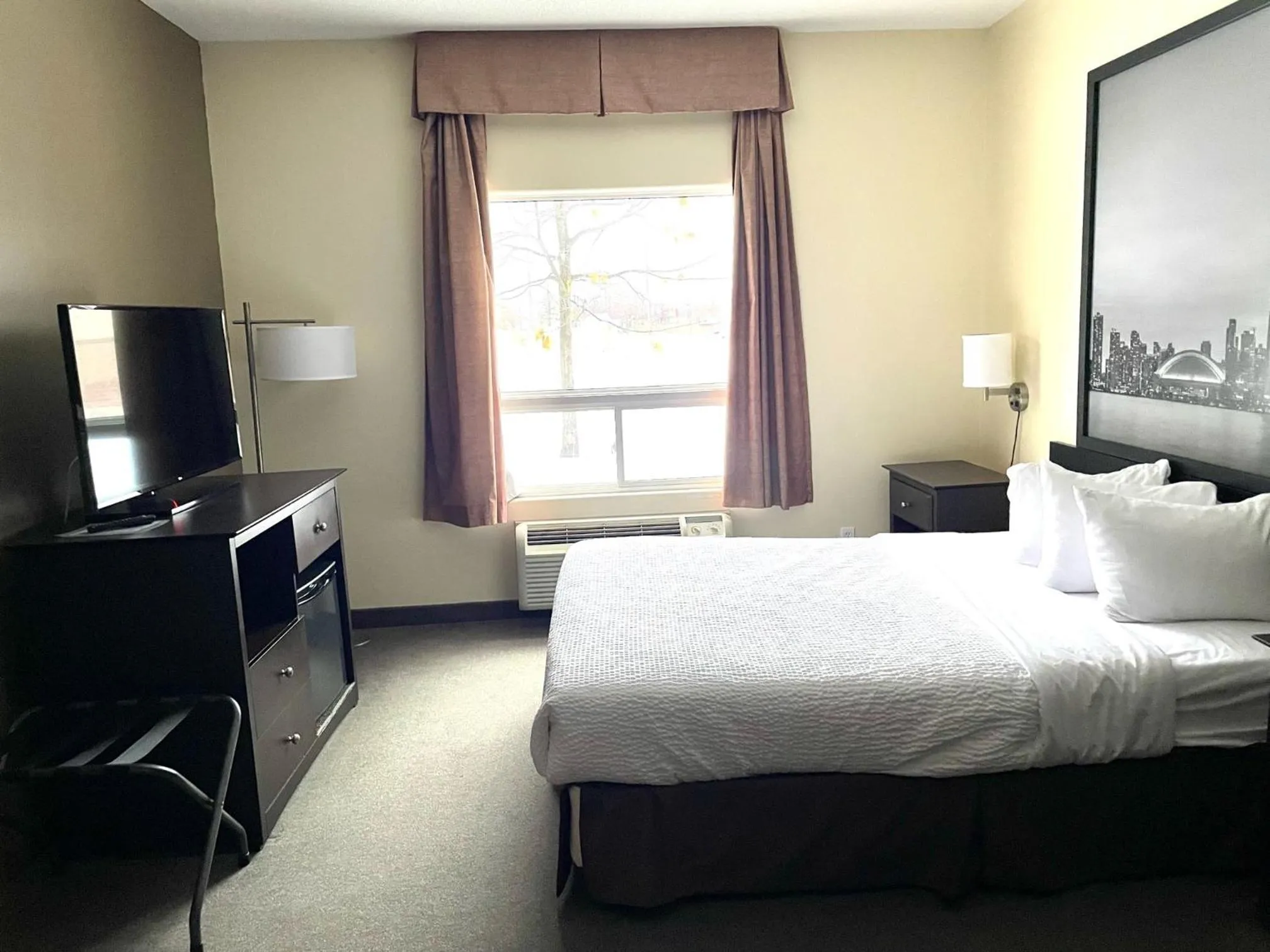 Bed in Super 8 by Wyndham Barrie South