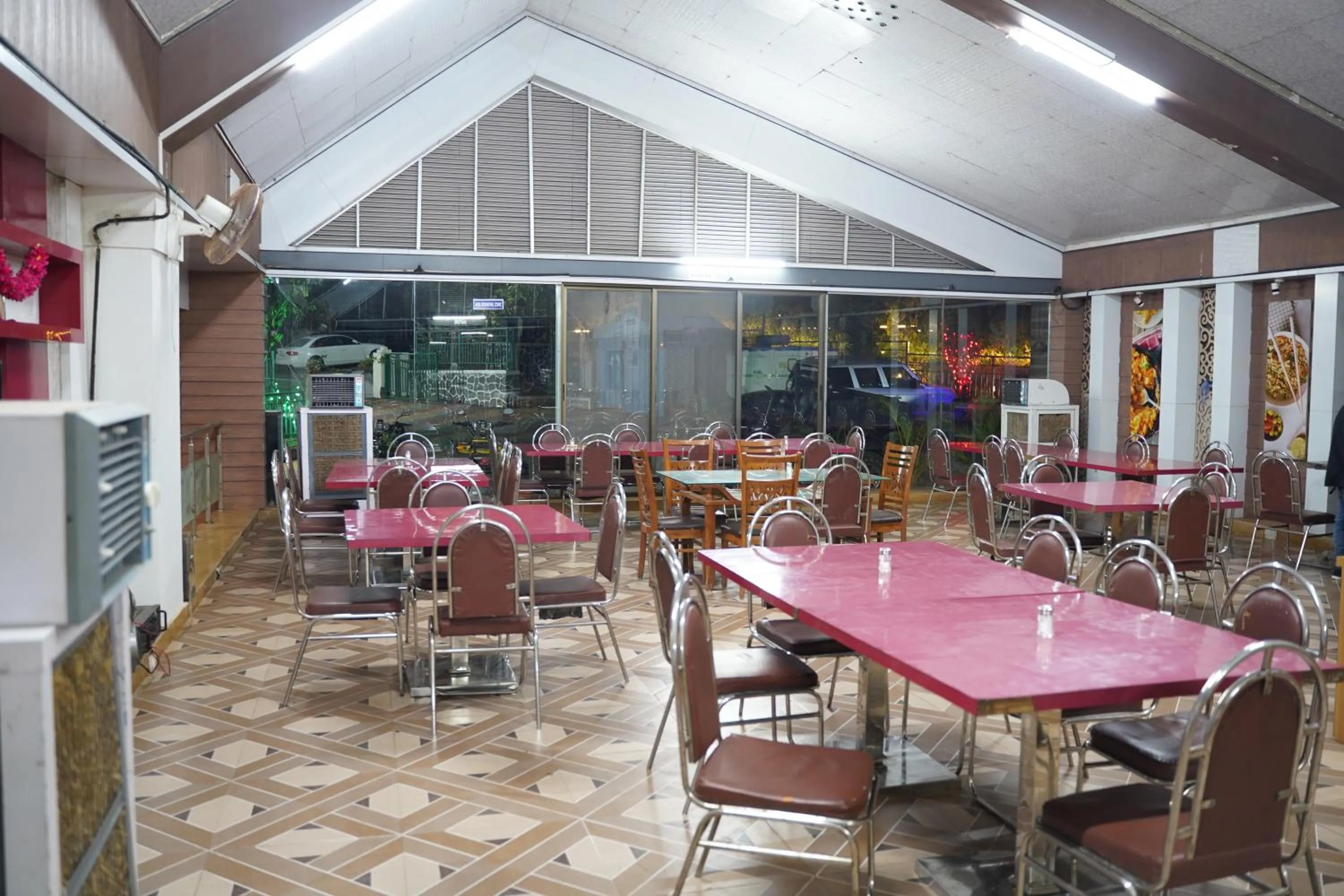 Restaurant/places to eat in Relax Adventure Resort