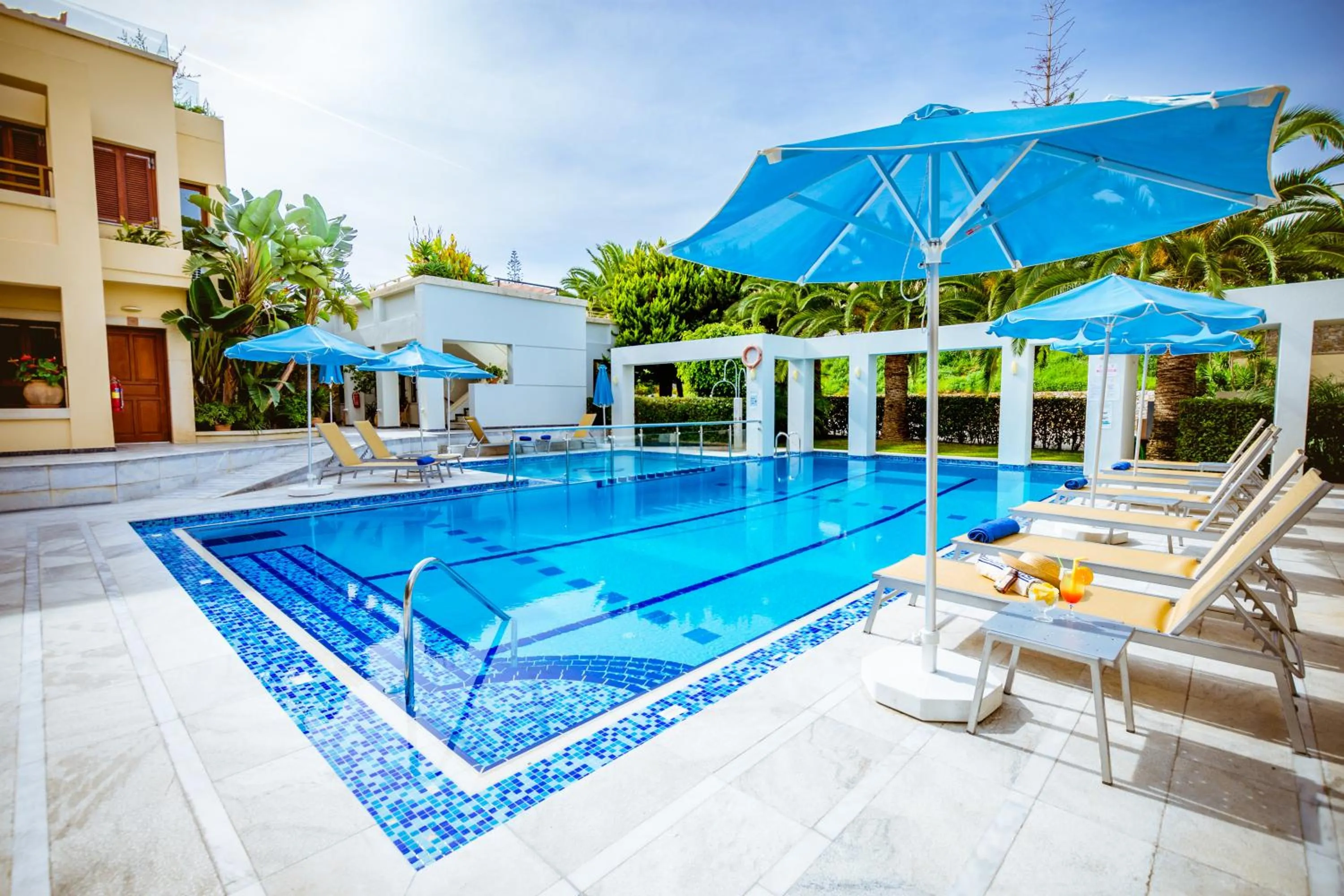 Swimming pool in Anais Collection Hotels & Suites