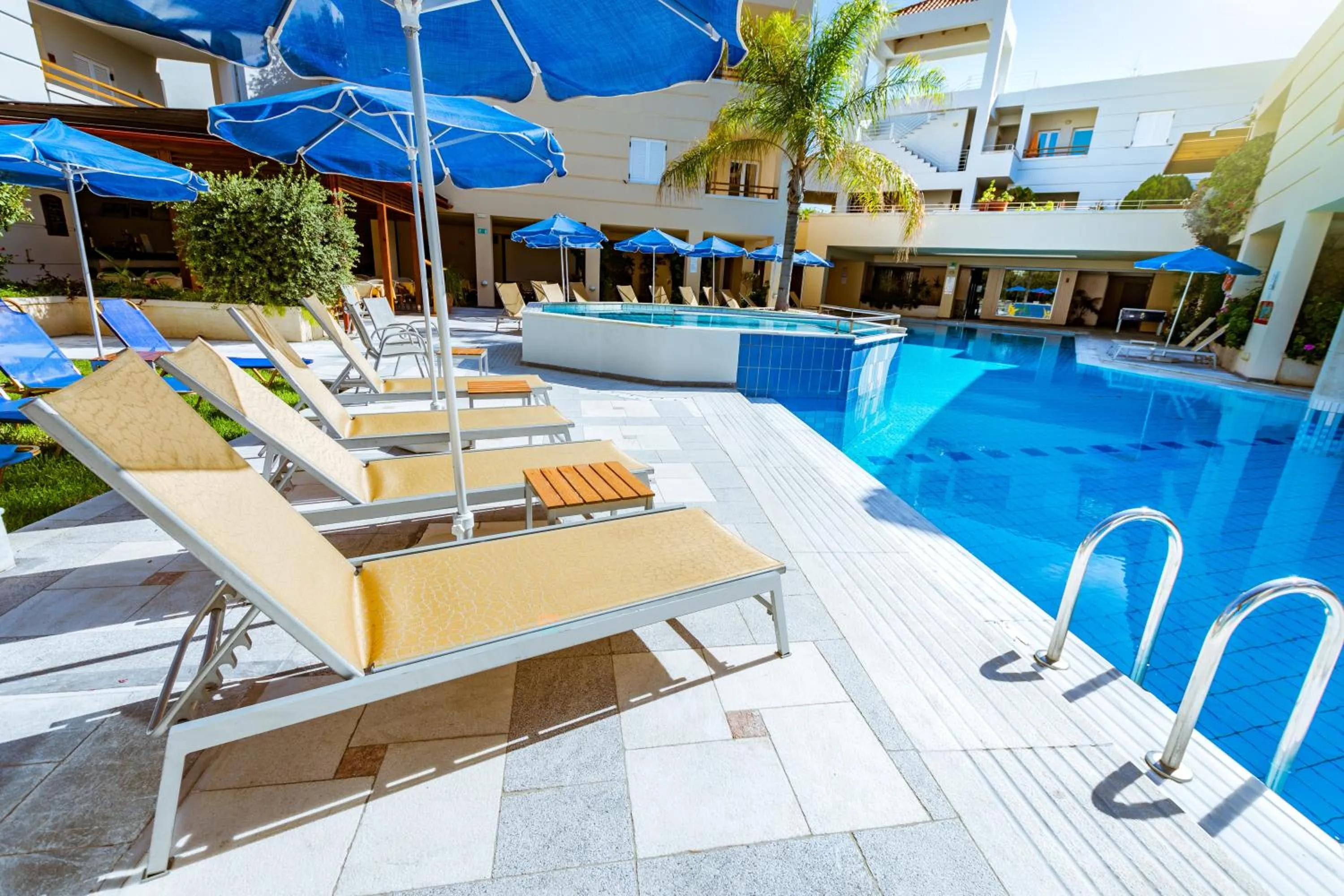 Swimming pool in Anais Collection Hotels & Suites