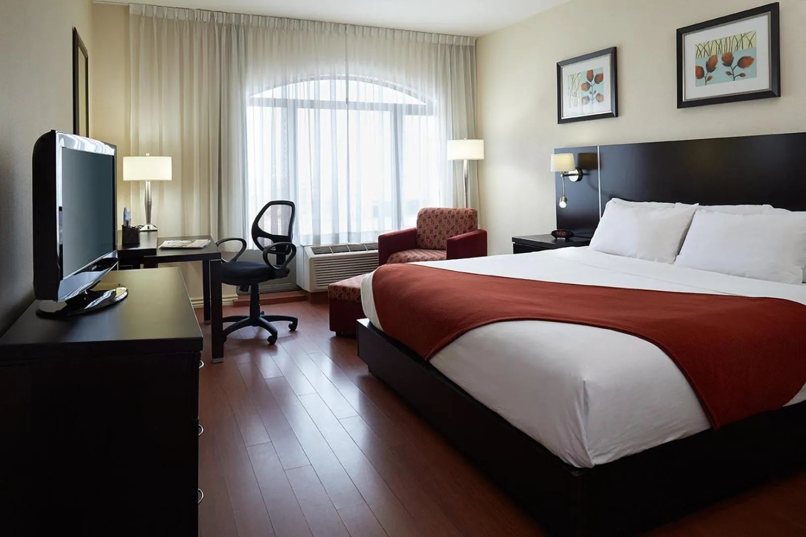 Photo of the whole room, Bed in Holiday Inn & Suites Montreal Airport by IHG