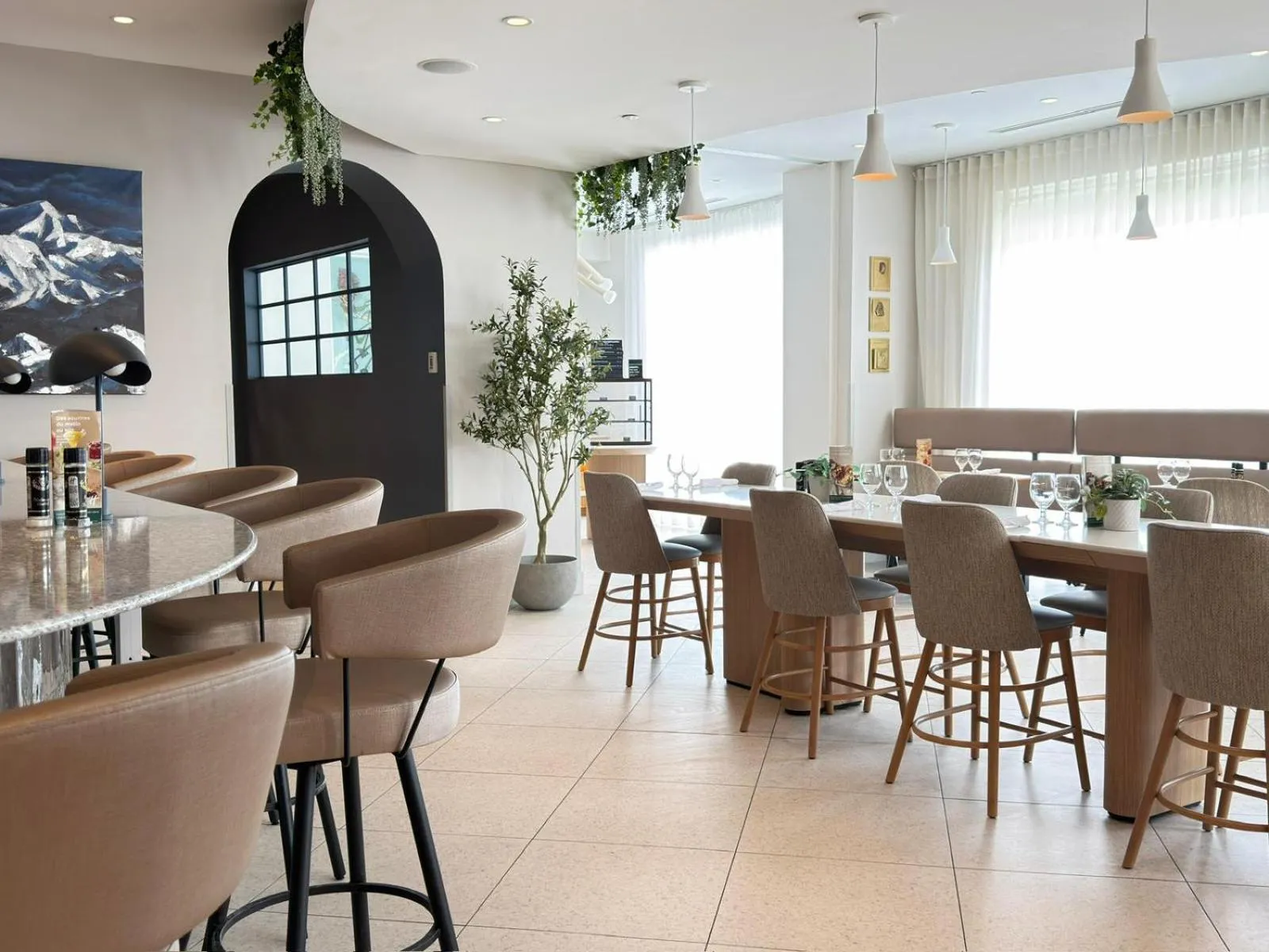 Holiday Inn & Suites Montreal Airport by IHG