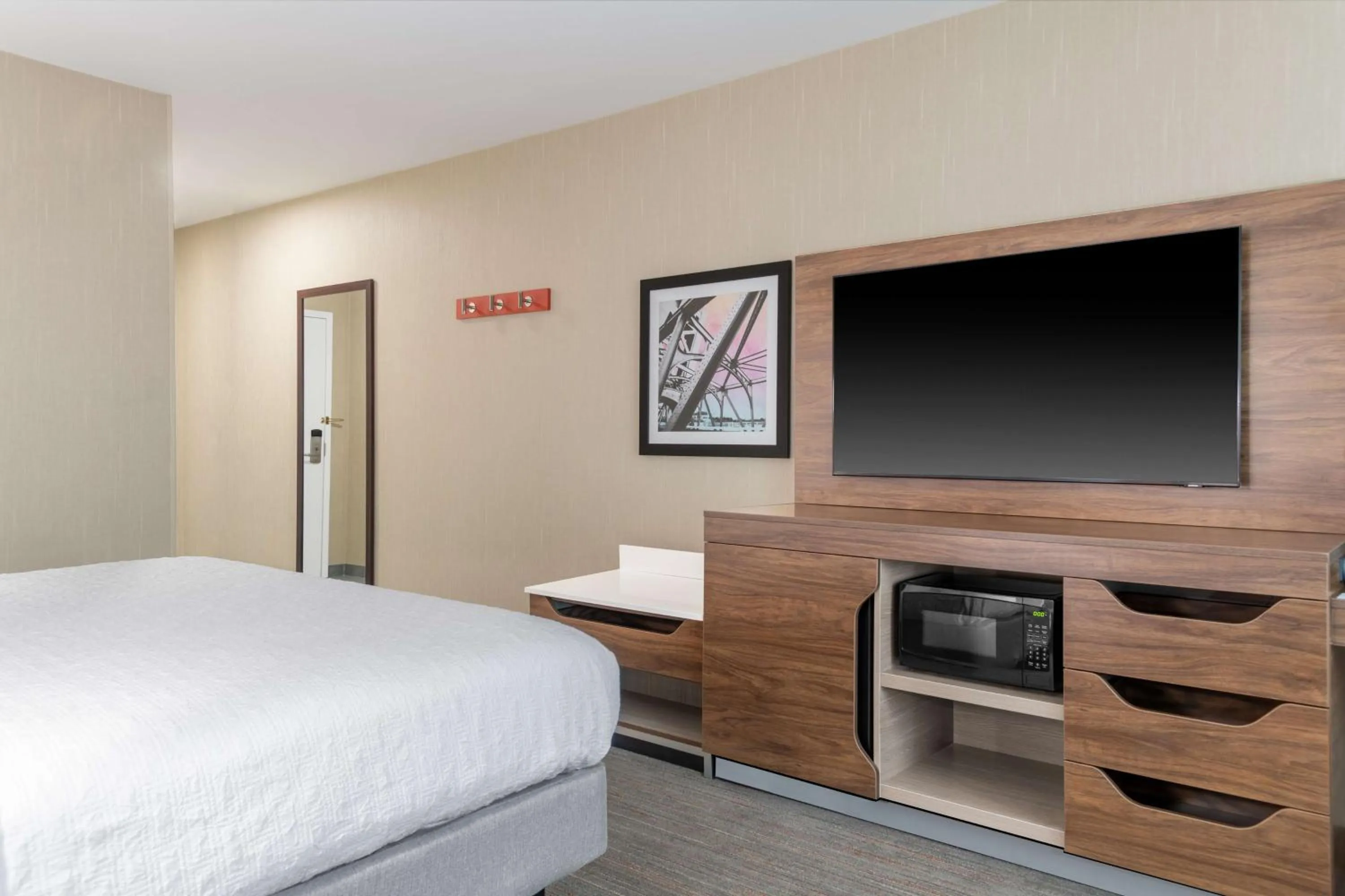 Bed in Hampton Inn & Suites Sacramento-Auburn Boulevard