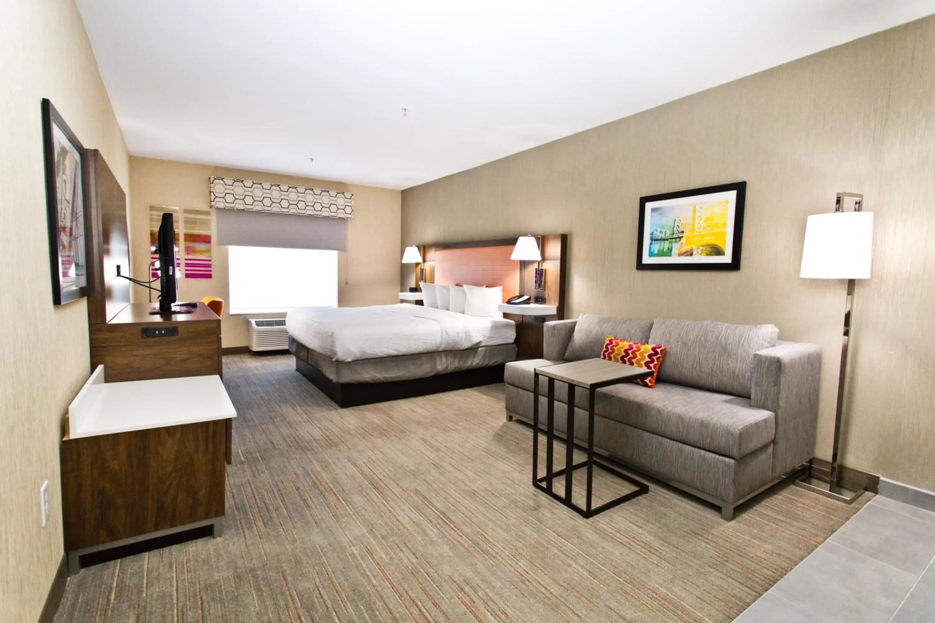 Bedroom, Bed in Hampton Inn & Suites Sacramento-Auburn Boulevard
