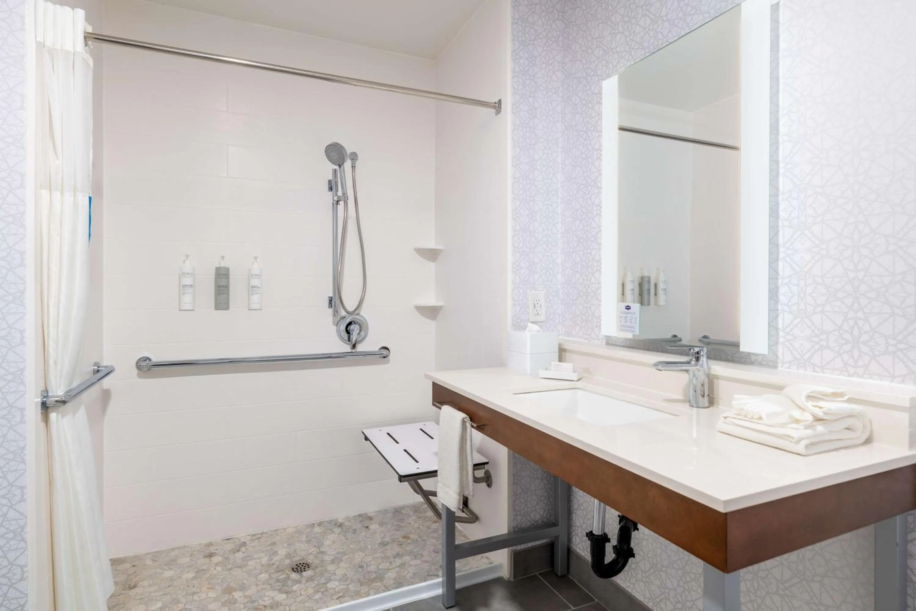 Bathroom in Hampton Inn & Suites Sacramento-Auburn Boulevard