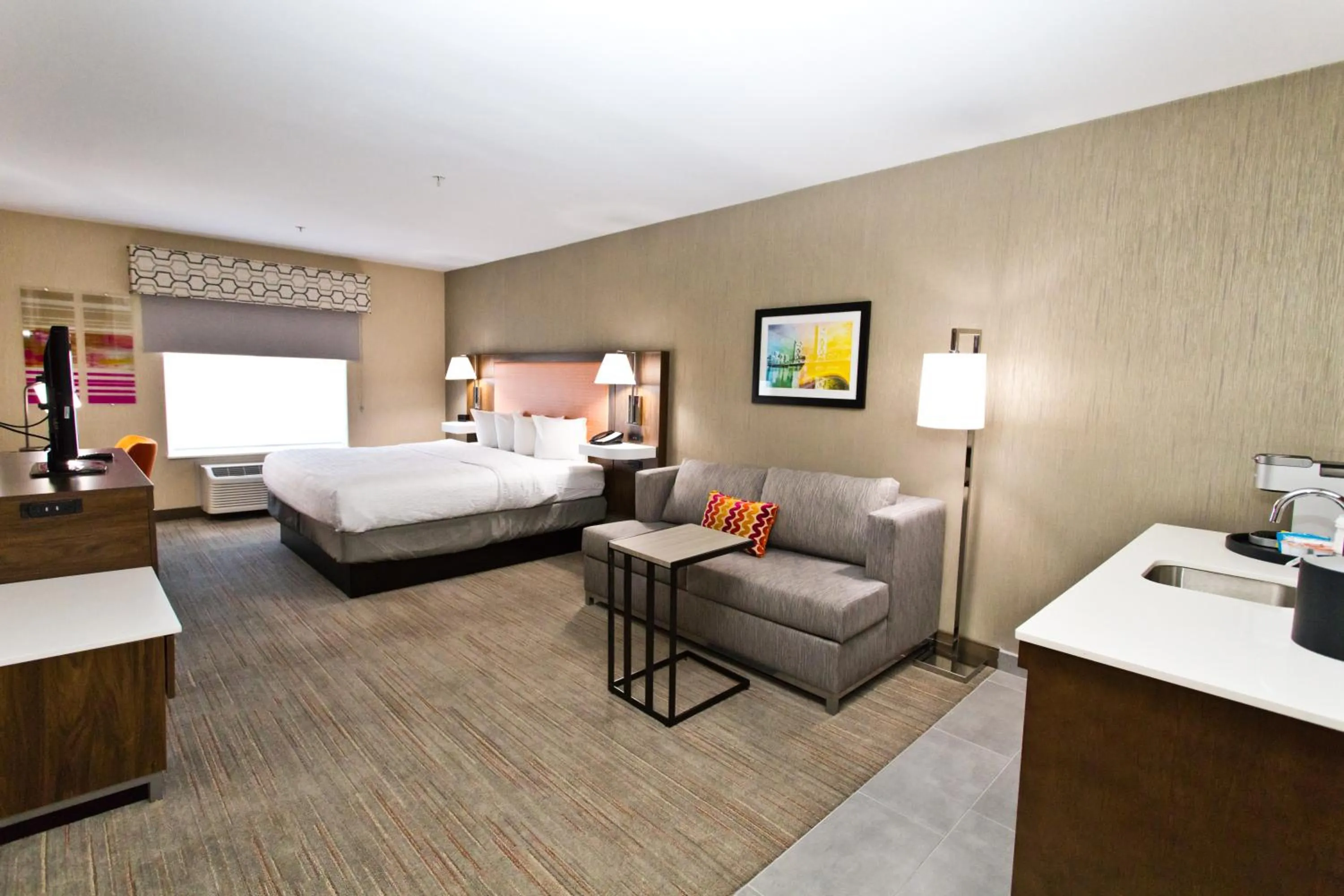 Bedroom, Bed in Hampton Inn & Suites Sacramento-Auburn Boulevard