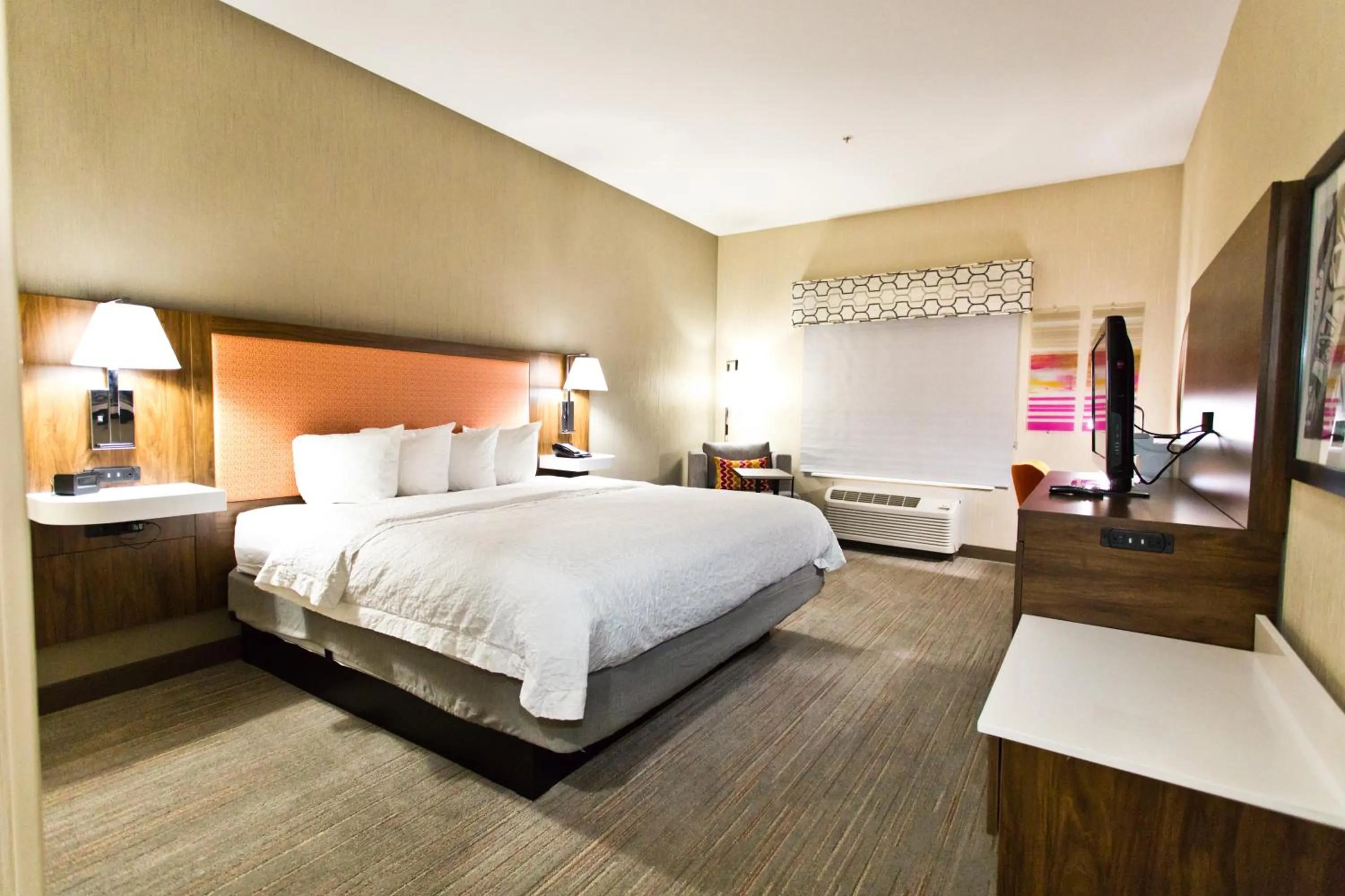 Bedroom, Bed in Hampton Inn & Suites Sacramento-Auburn Boulevard