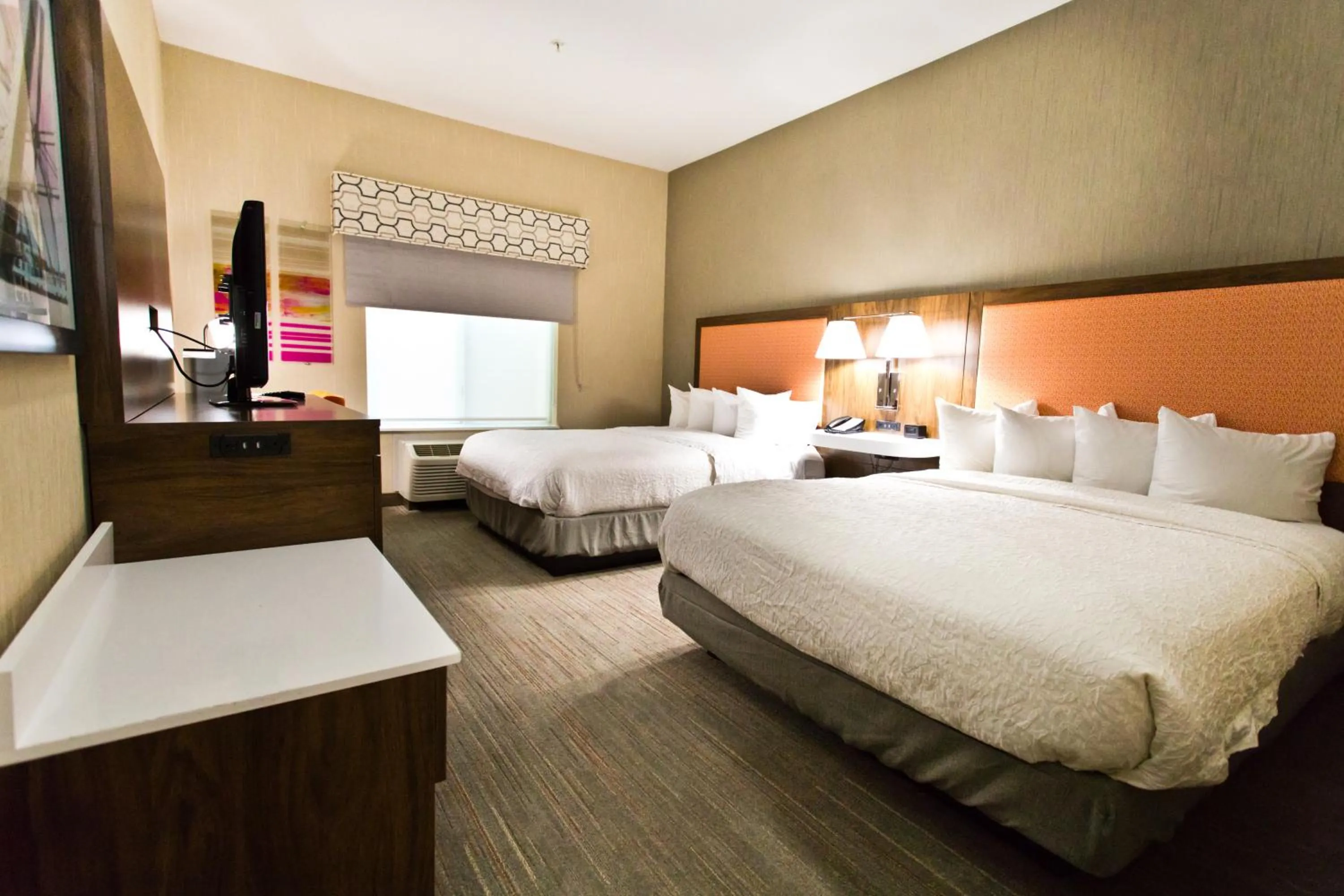 Bedroom, Bed in Hampton Inn & Suites Sacramento-Auburn Boulevard