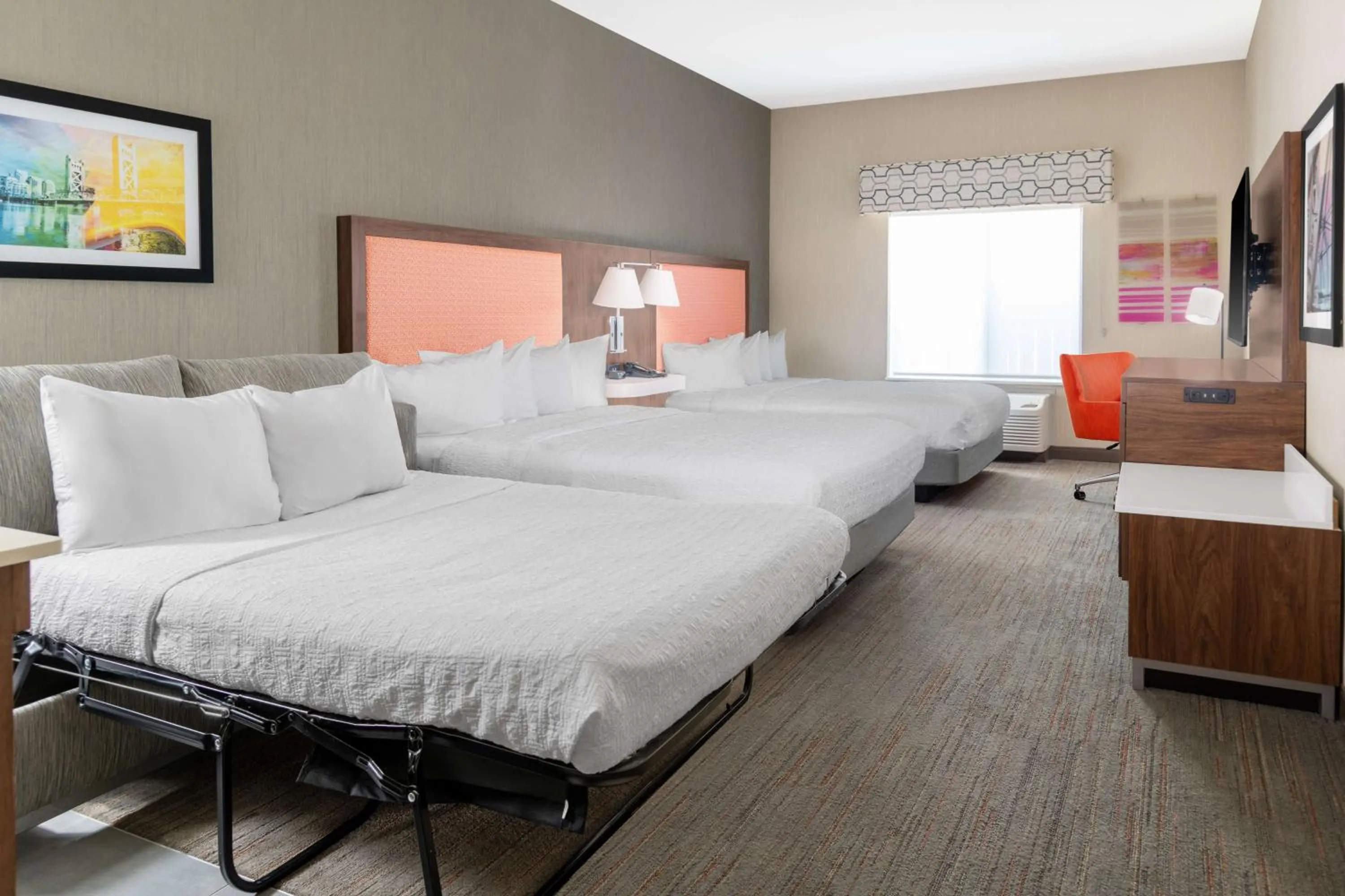 Living room, Bed in Hampton Inn & Suites Sacramento-Auburn Boulevard