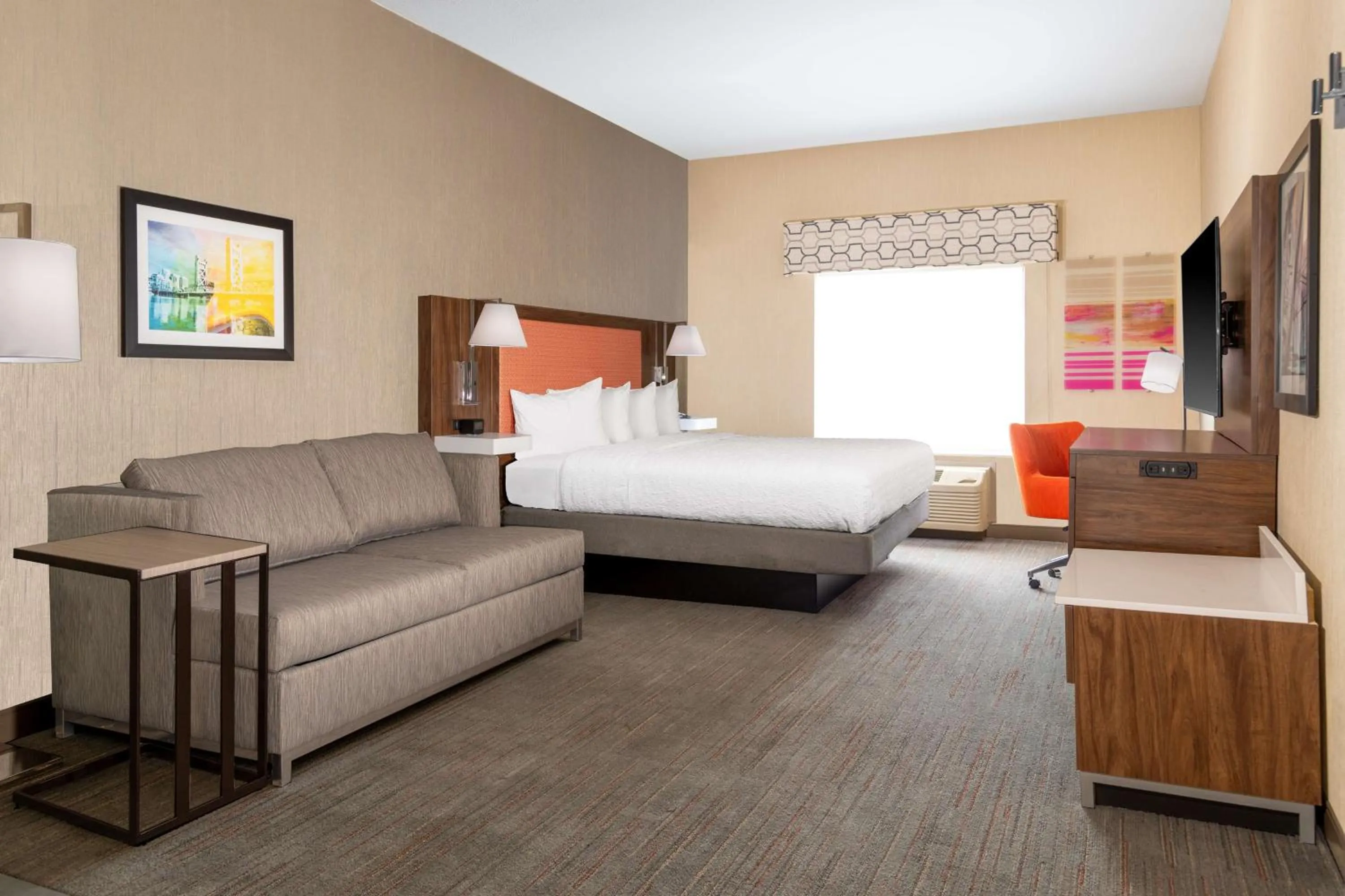 Living room, Bed in Hampton Inn & Suites Sacramento-Auburn Boulevard
