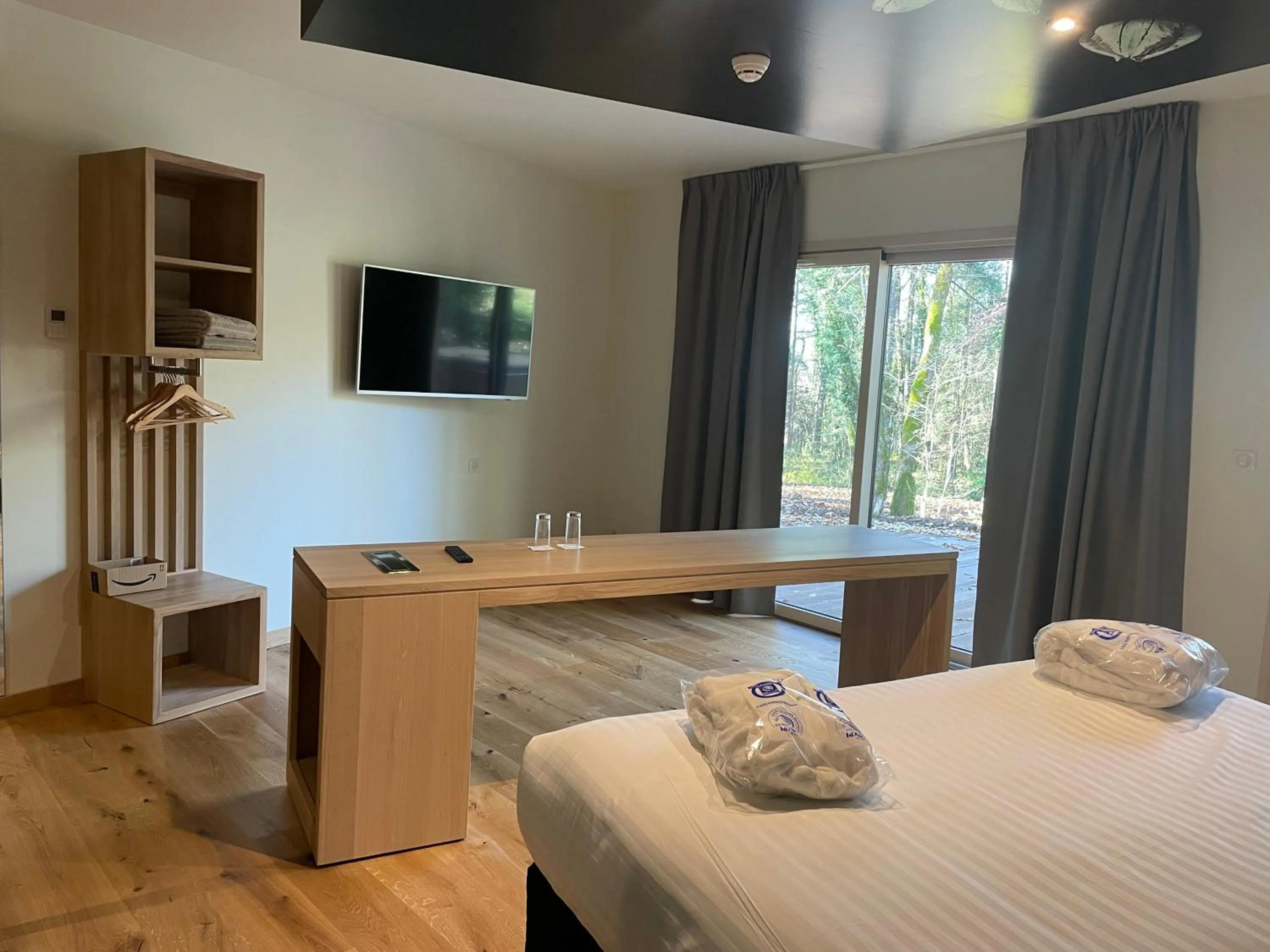 Bed in Le Bois Dormant-Hôtel Restaurant & Spa Logis Hôtel