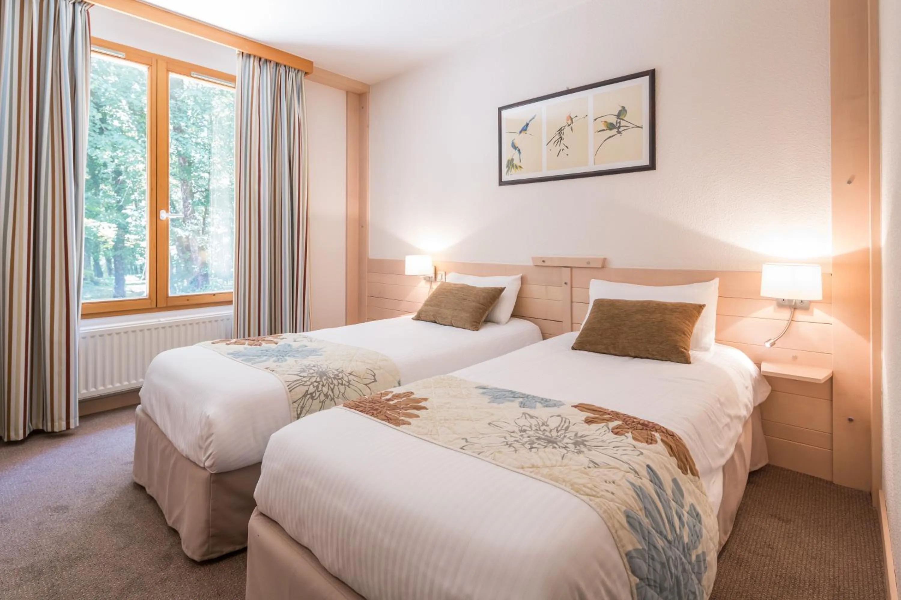 Bed in Le Bois Dormant-Hôtel Restaurant & Spa Logis Hôtel