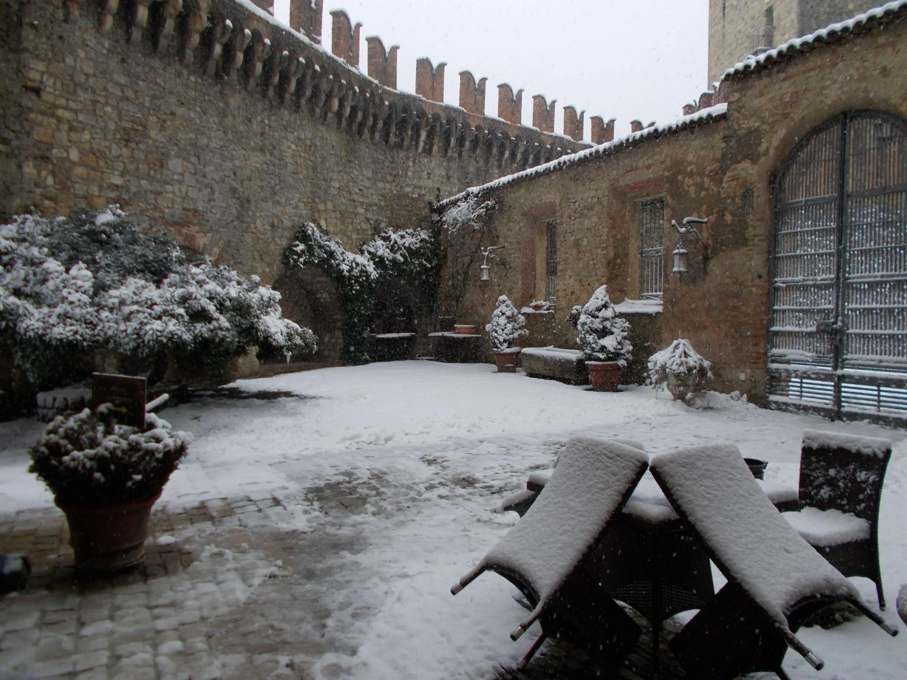 Garden view in Hotel Castello Di Vigoleno