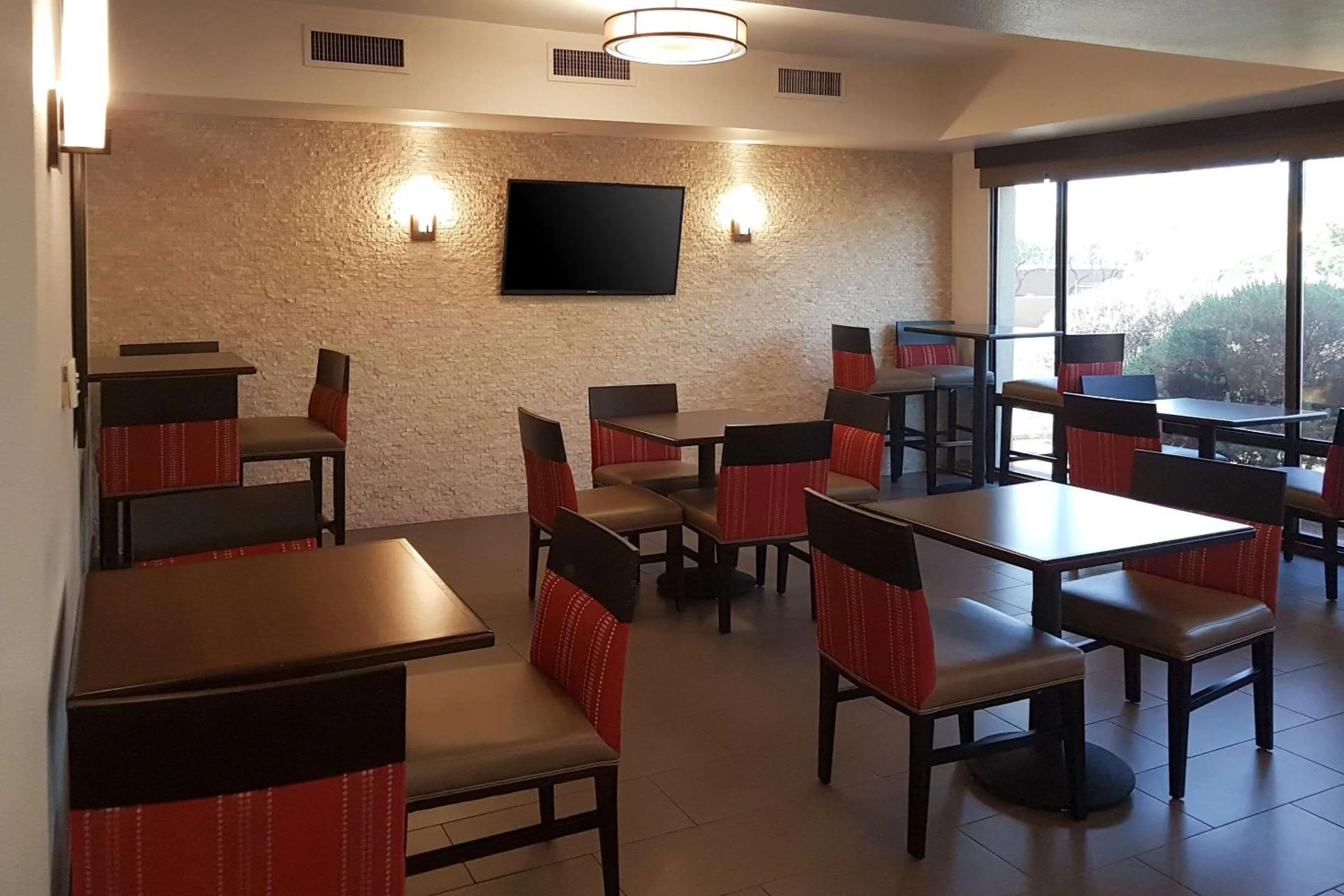 Restaurant/places to eat in Comfort Inn I-10 West at 51st Ave