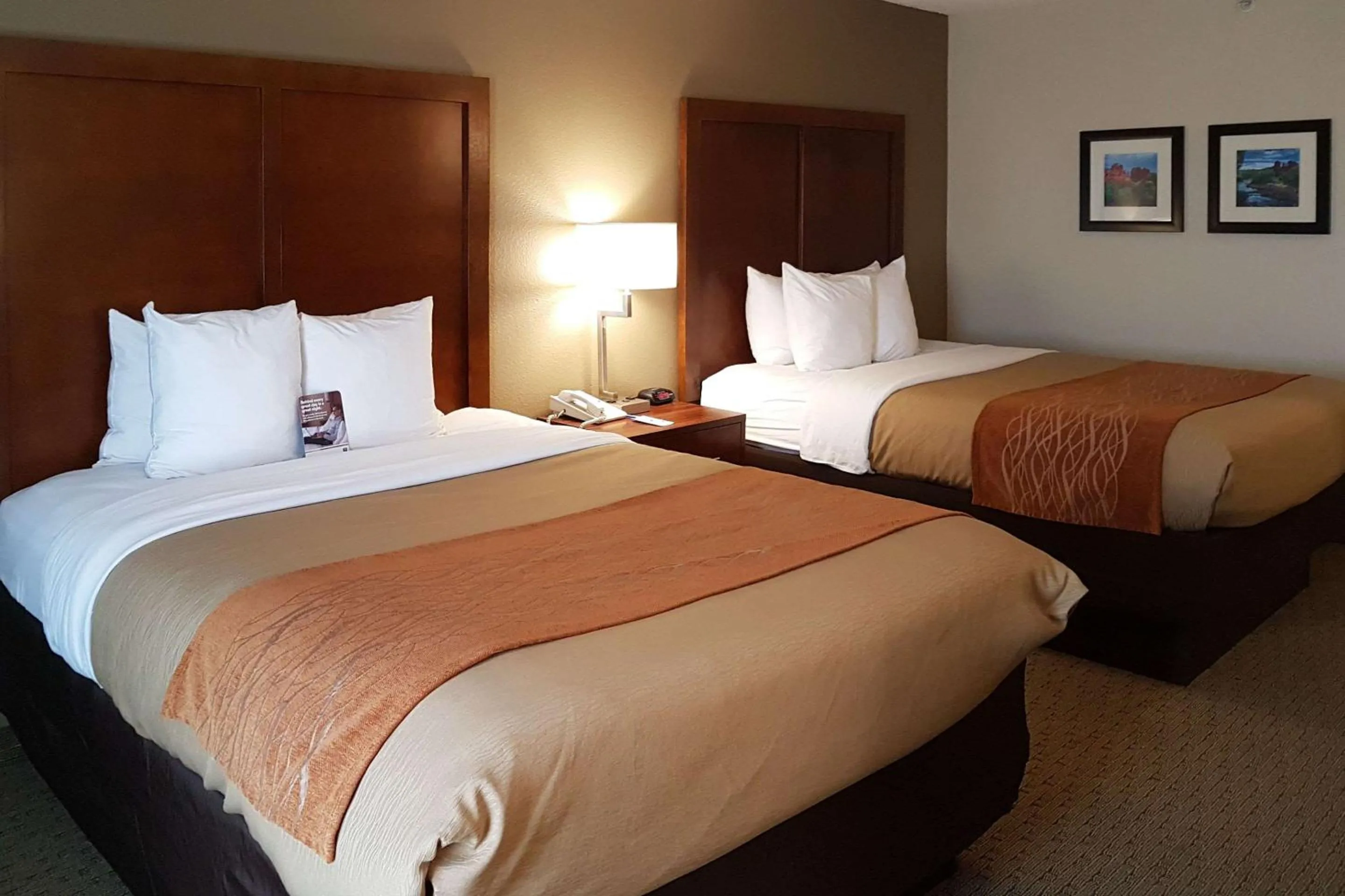 Photo of the whole room, Bed in Comfort Inn I-10 West at 51st Ave