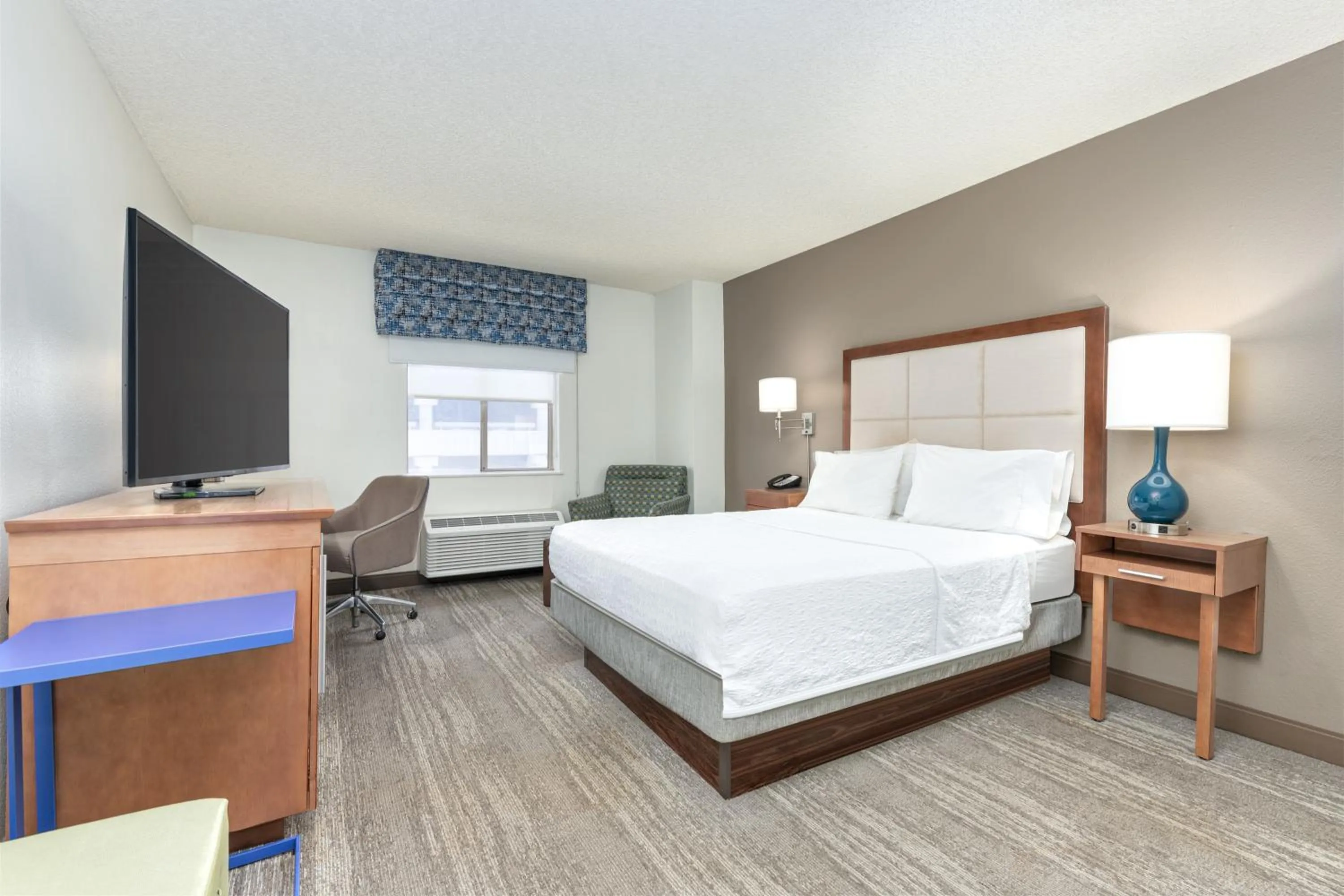 Guests, Bed in Hampton Inn Phoenix Midtown Downtown Area