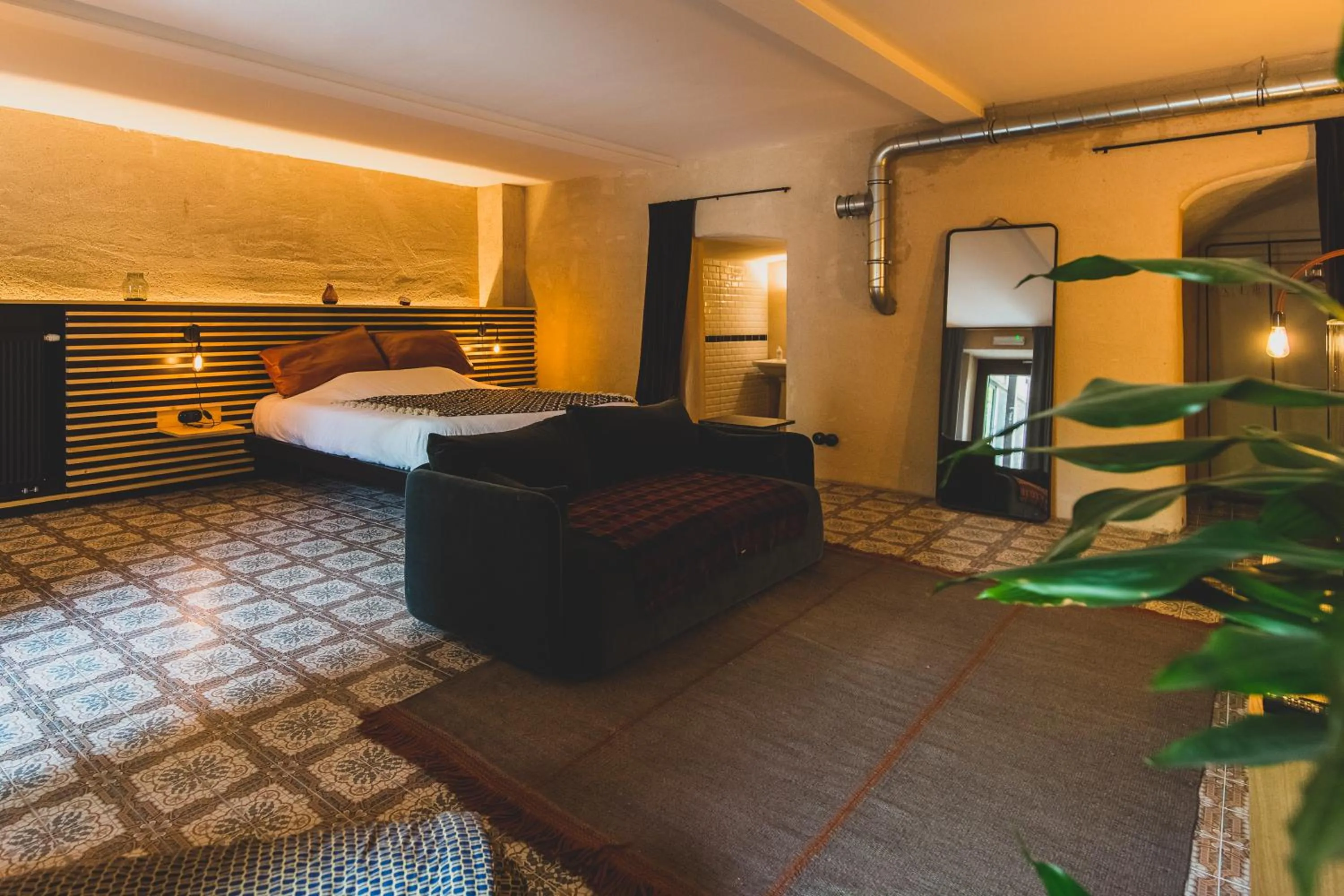 Seating area, Bed in The Hide