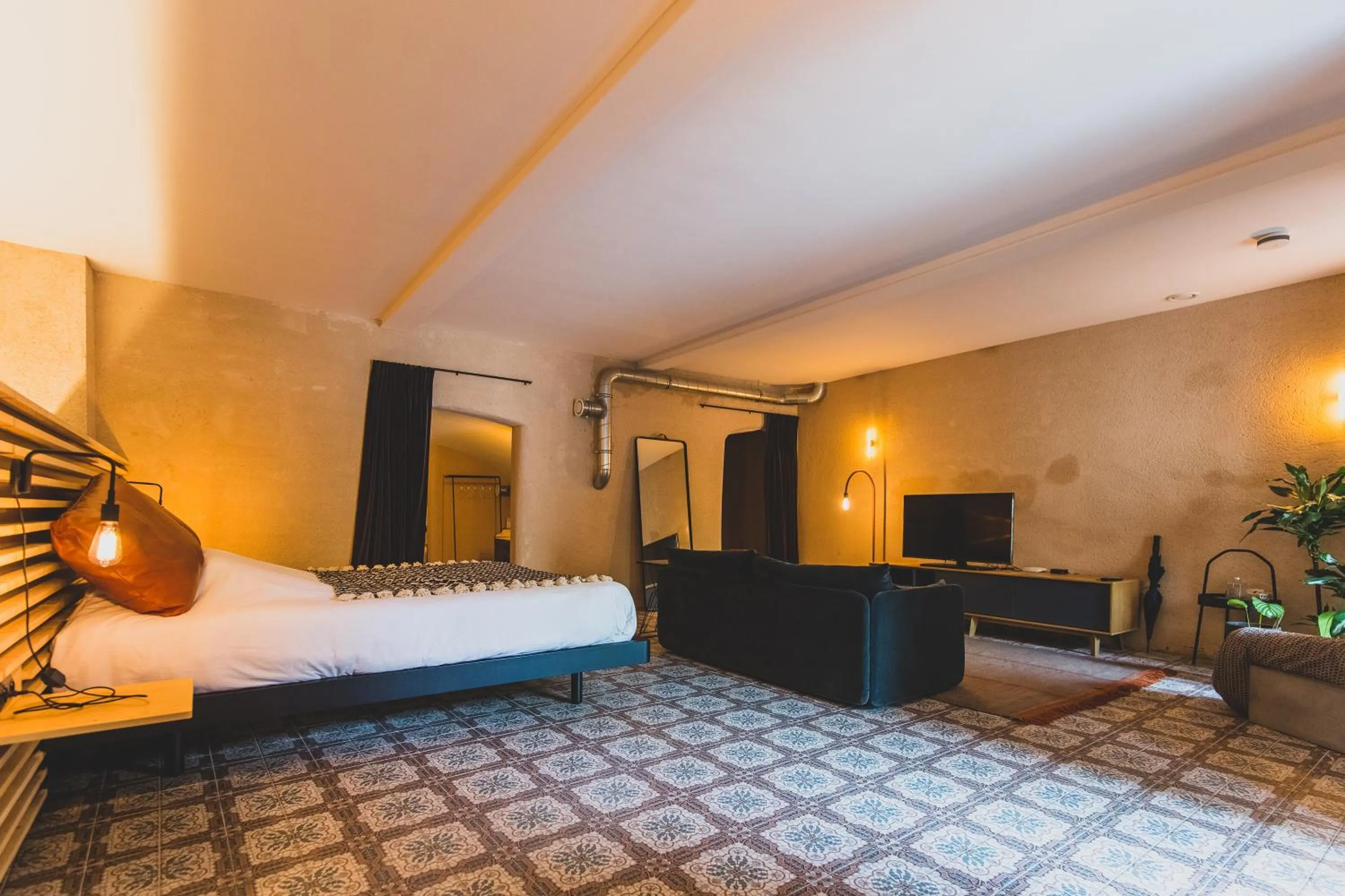 Seating area, Bed in The Hide