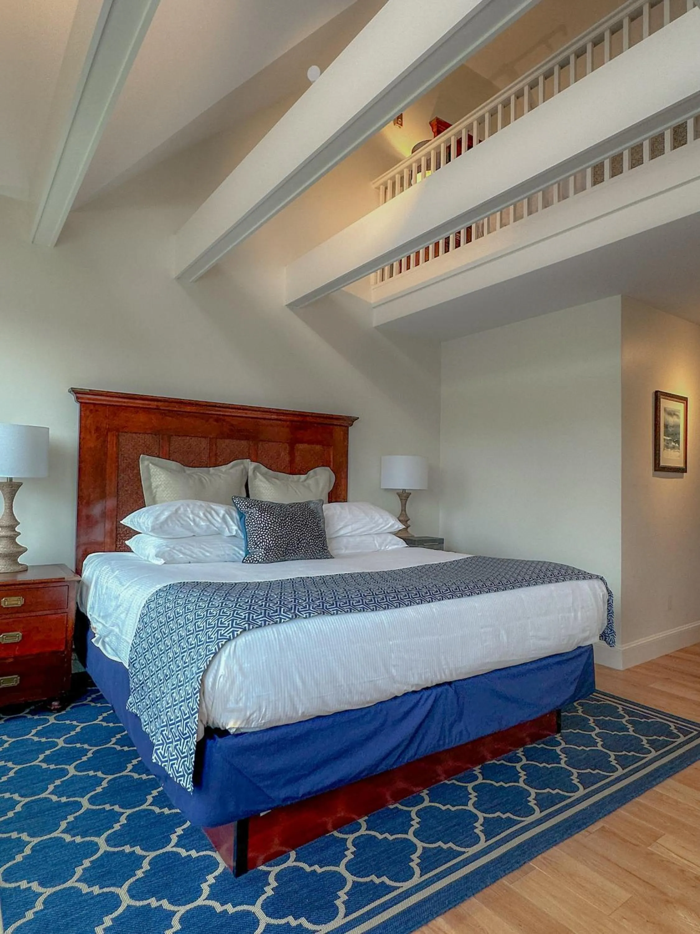 Bed in Harborside Inn