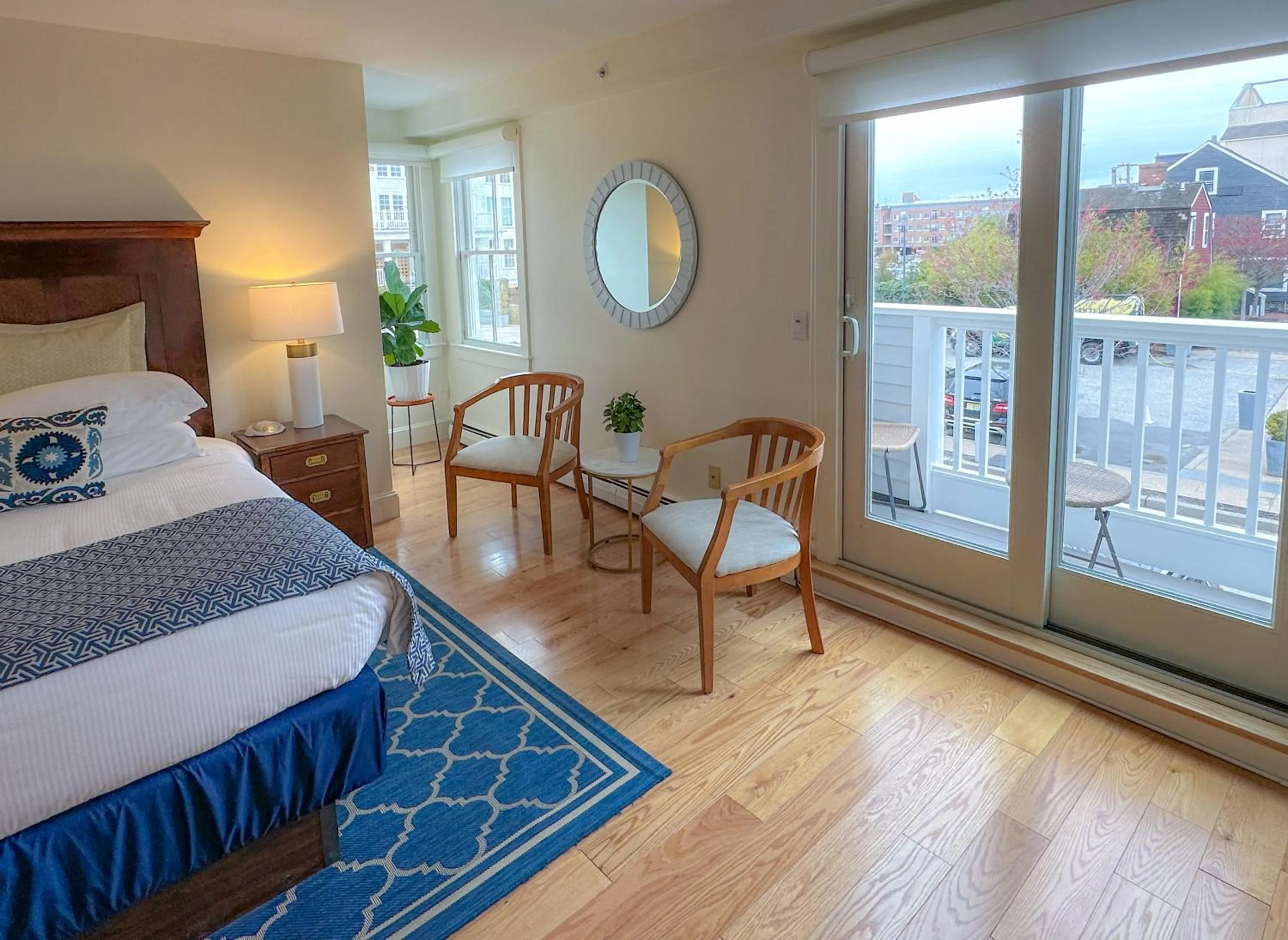 Balcony/Terrace, Bed in Harborside Inn