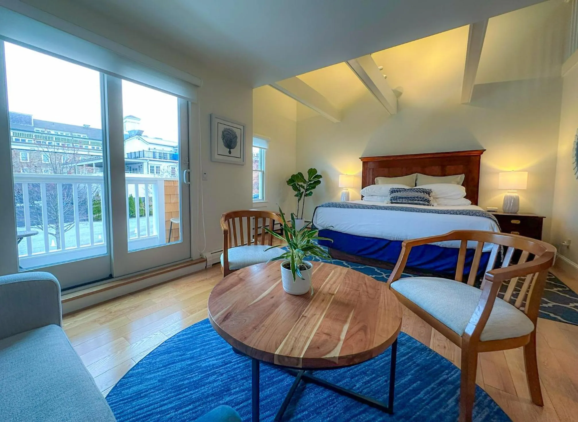 Balcony/Terrace, Bed in Harborside Inn