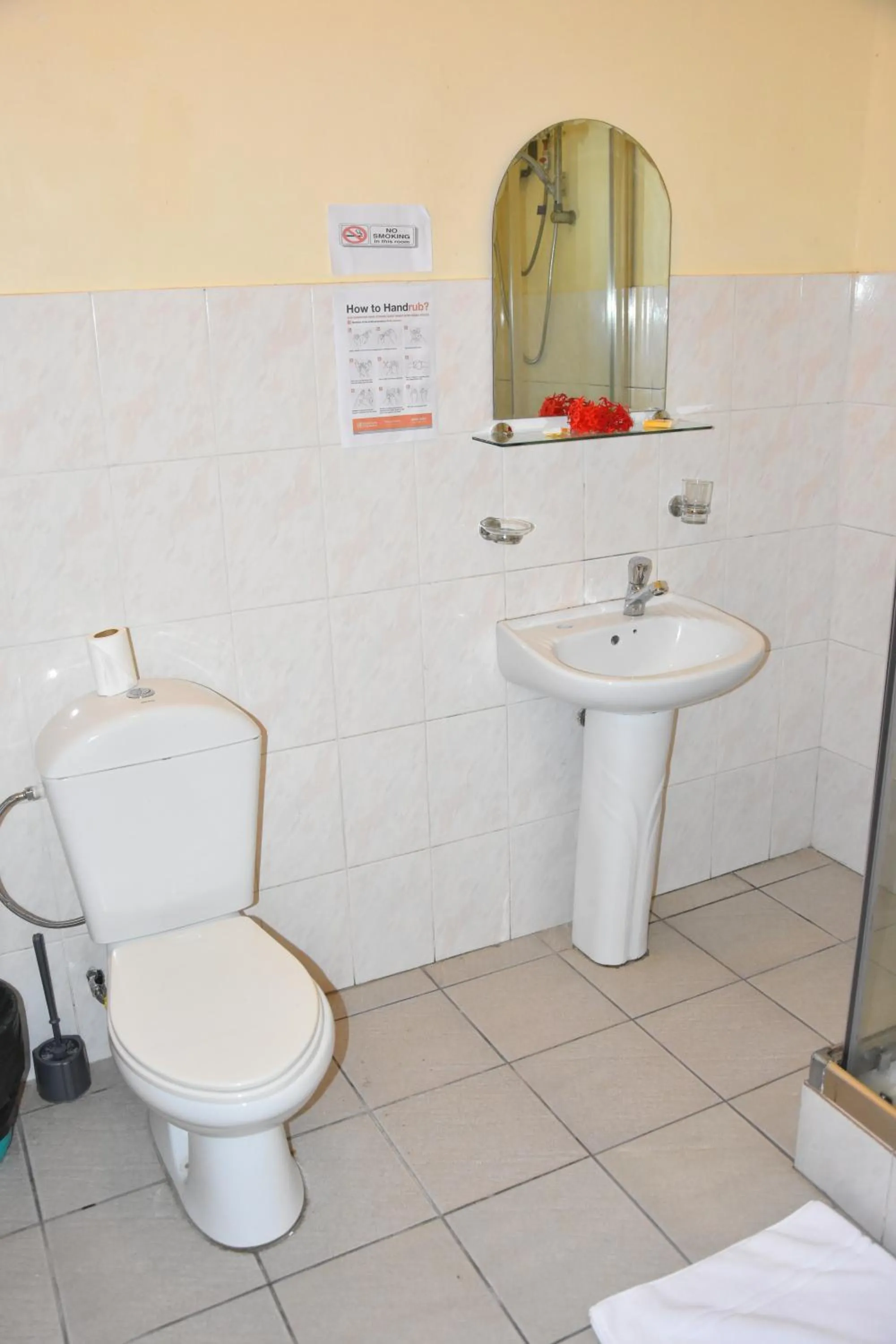 Bathroom in Reef Holiday Apartments