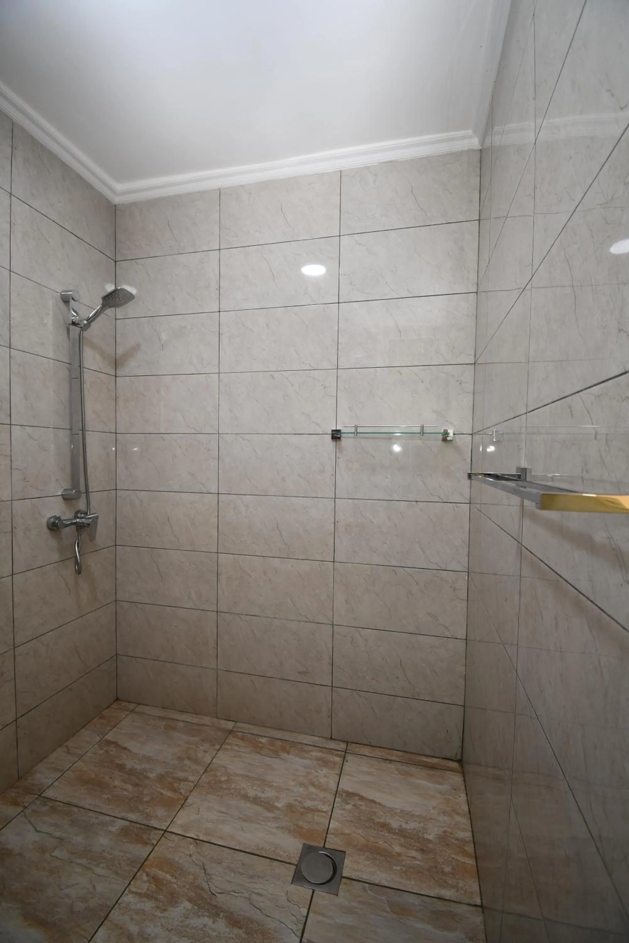 Shower in Reef Holiday Apartments