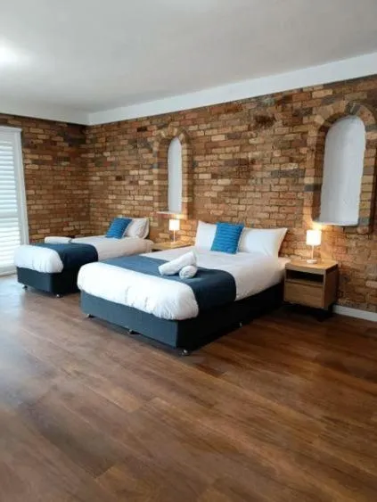 Bed in Waves Motel and Apartments