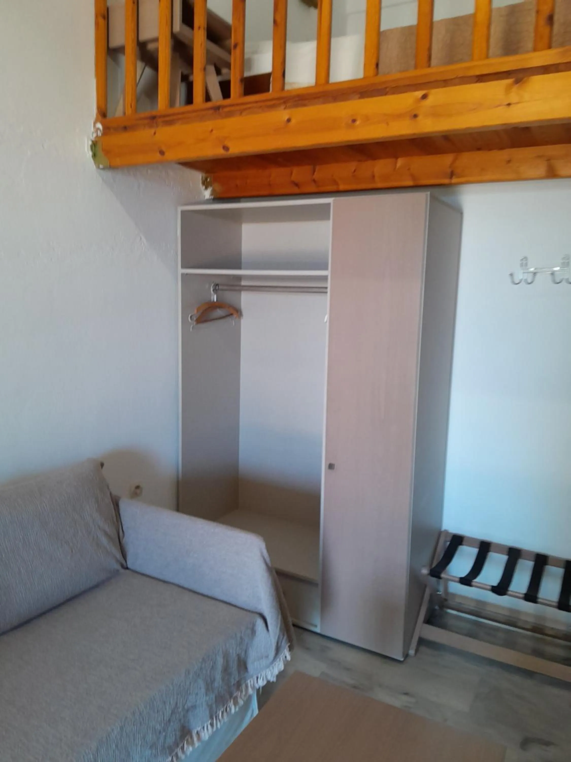 wardrobe in Kavos Melissa Studios