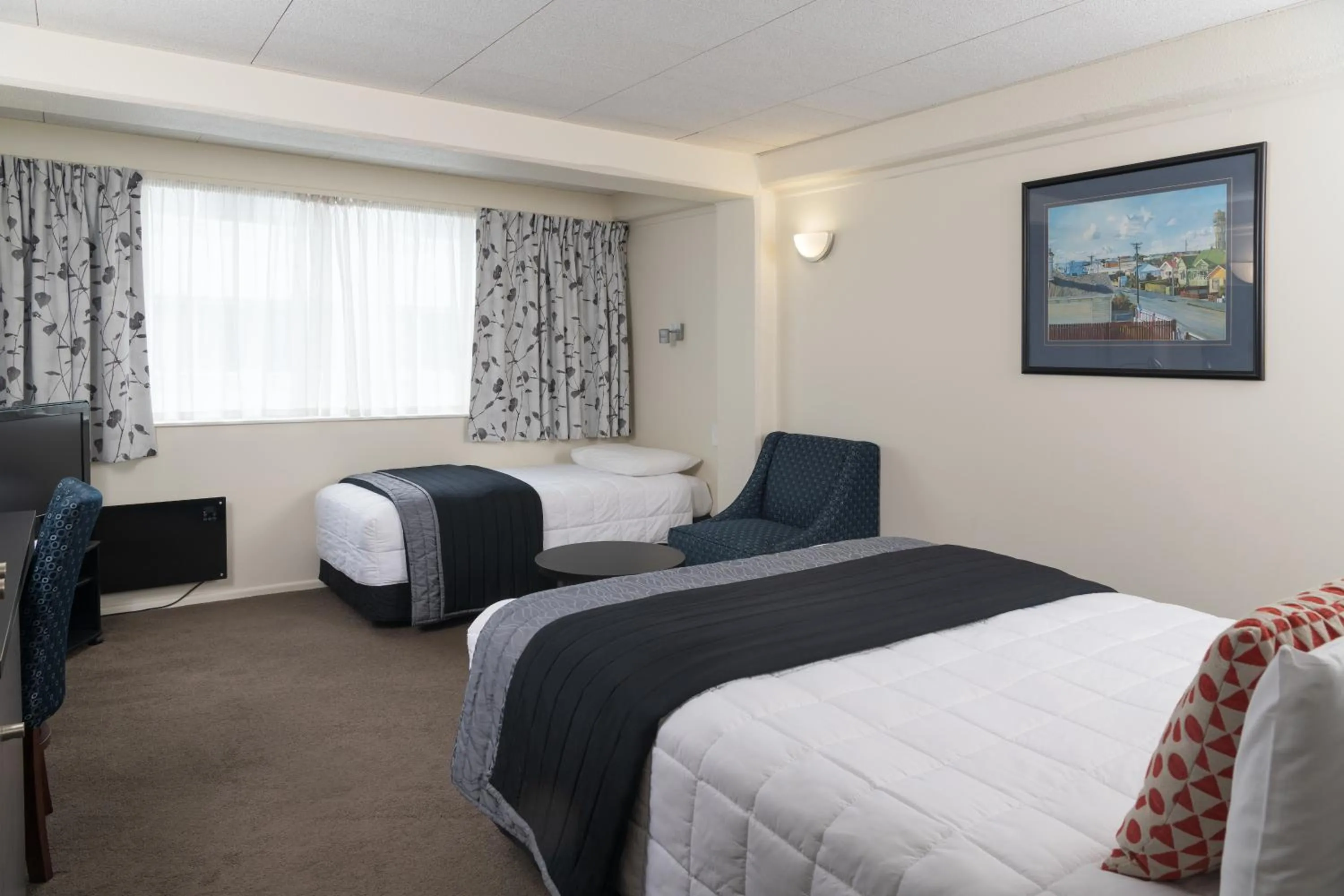 Bedroom, Bed in West Plaza Hotel