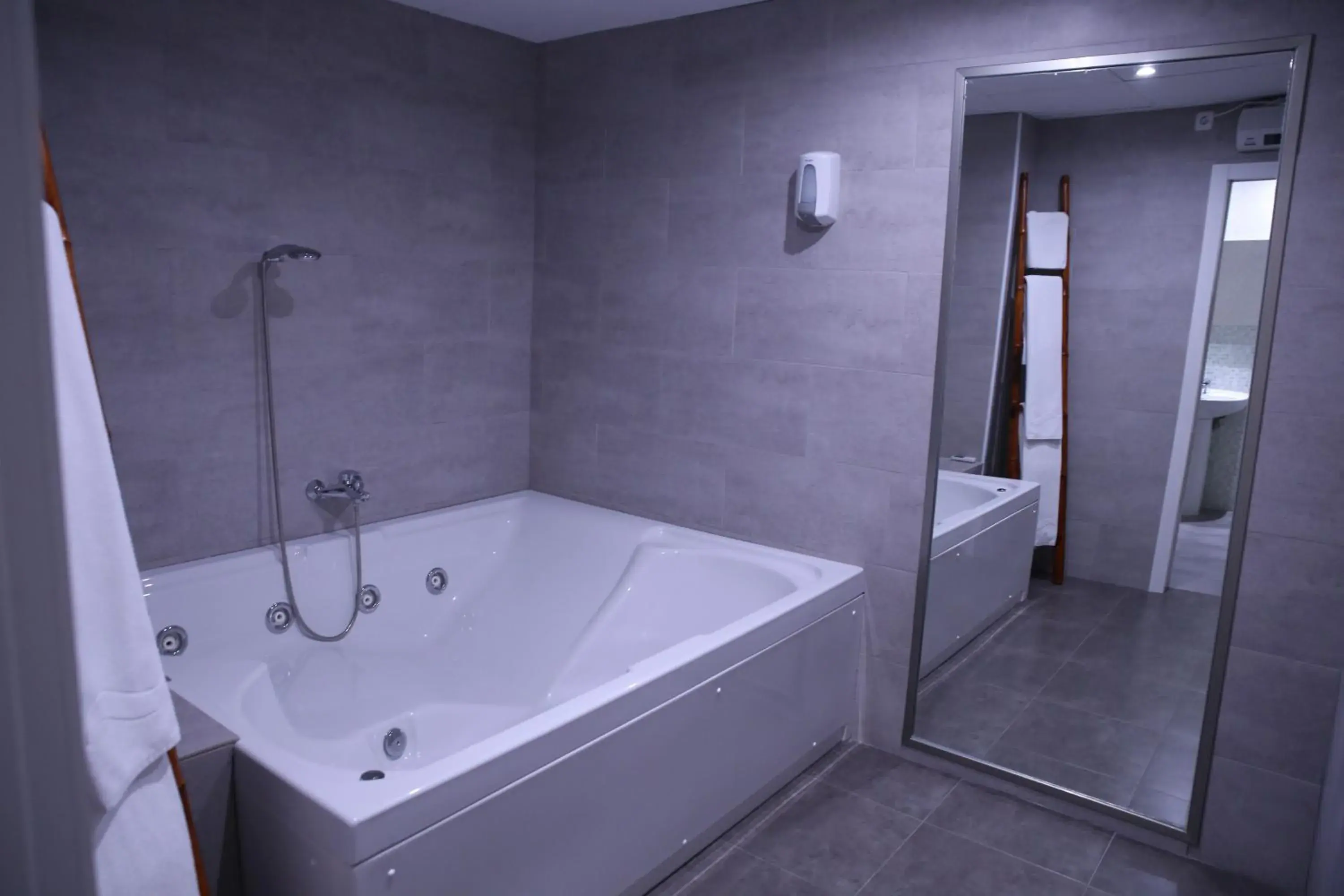 Suite with Spa Bath in Casual Civilizaciones Valencia Suite with Spa Bath in Casual Civilizaciones Valencia