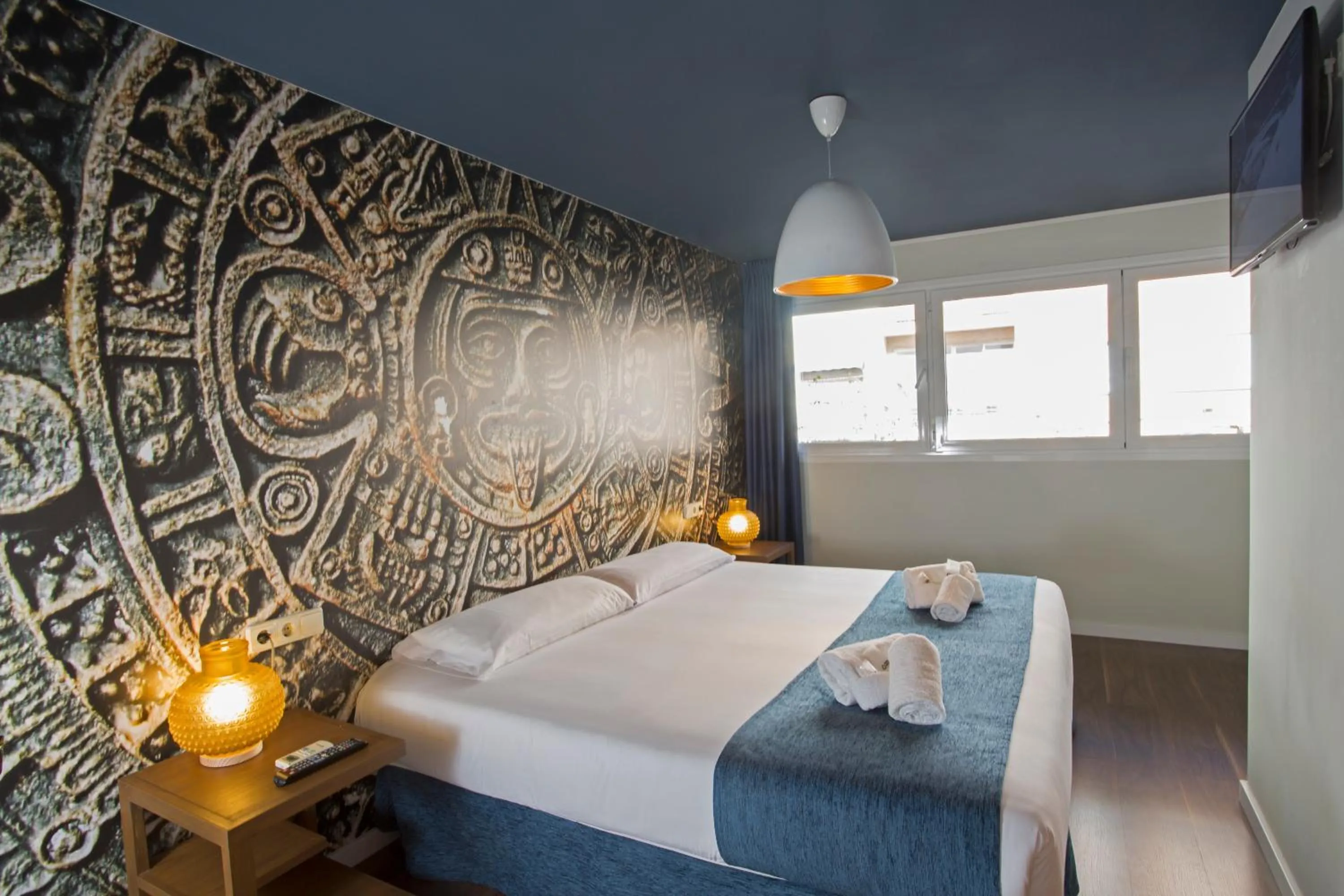 Photo of the whole room, Bed in Casual Civilizaciones Valencia