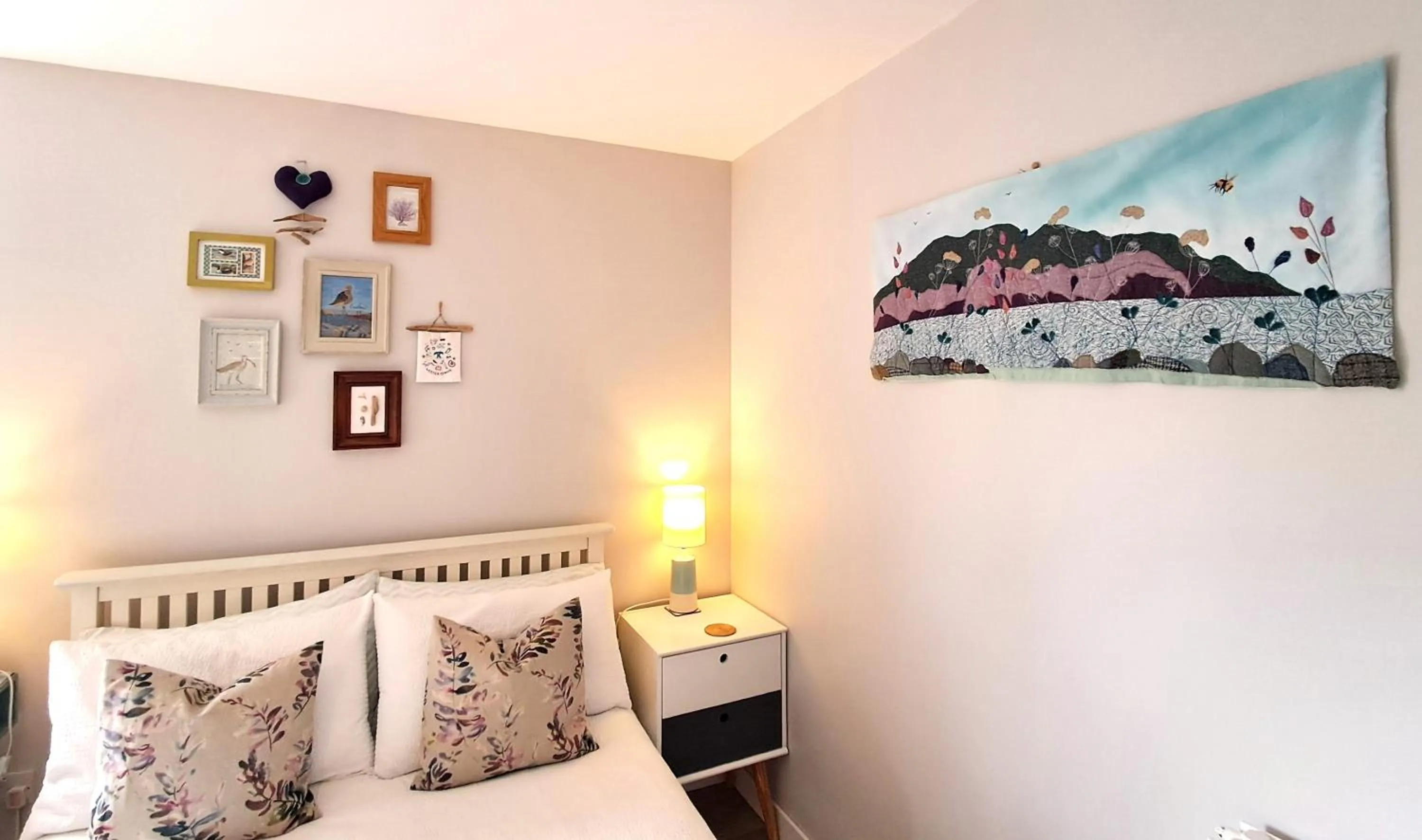 Bedroom, Bed in An Cois Na Mara Bed & Breakfast