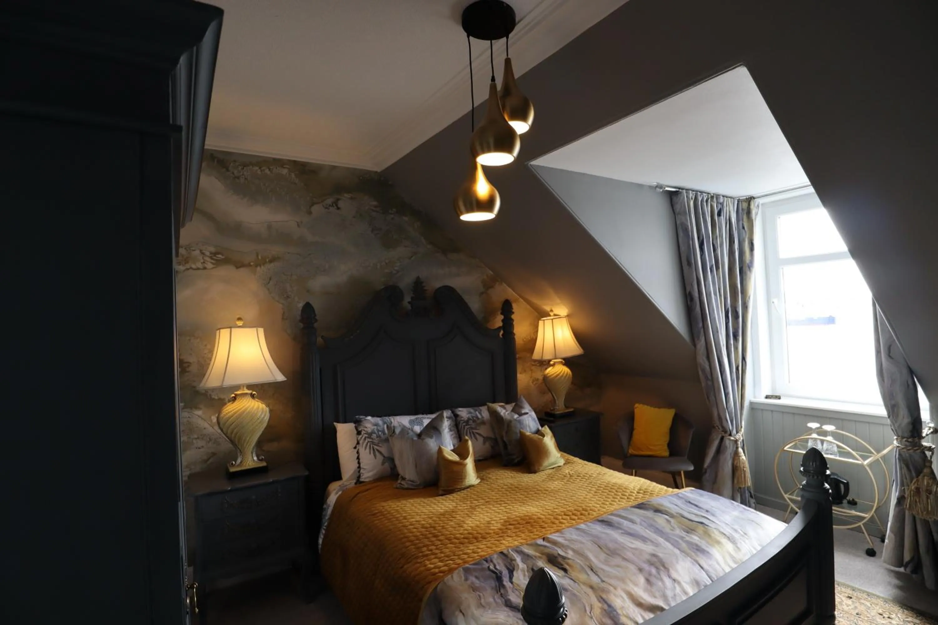 Photo of the whole room in Alltavona House