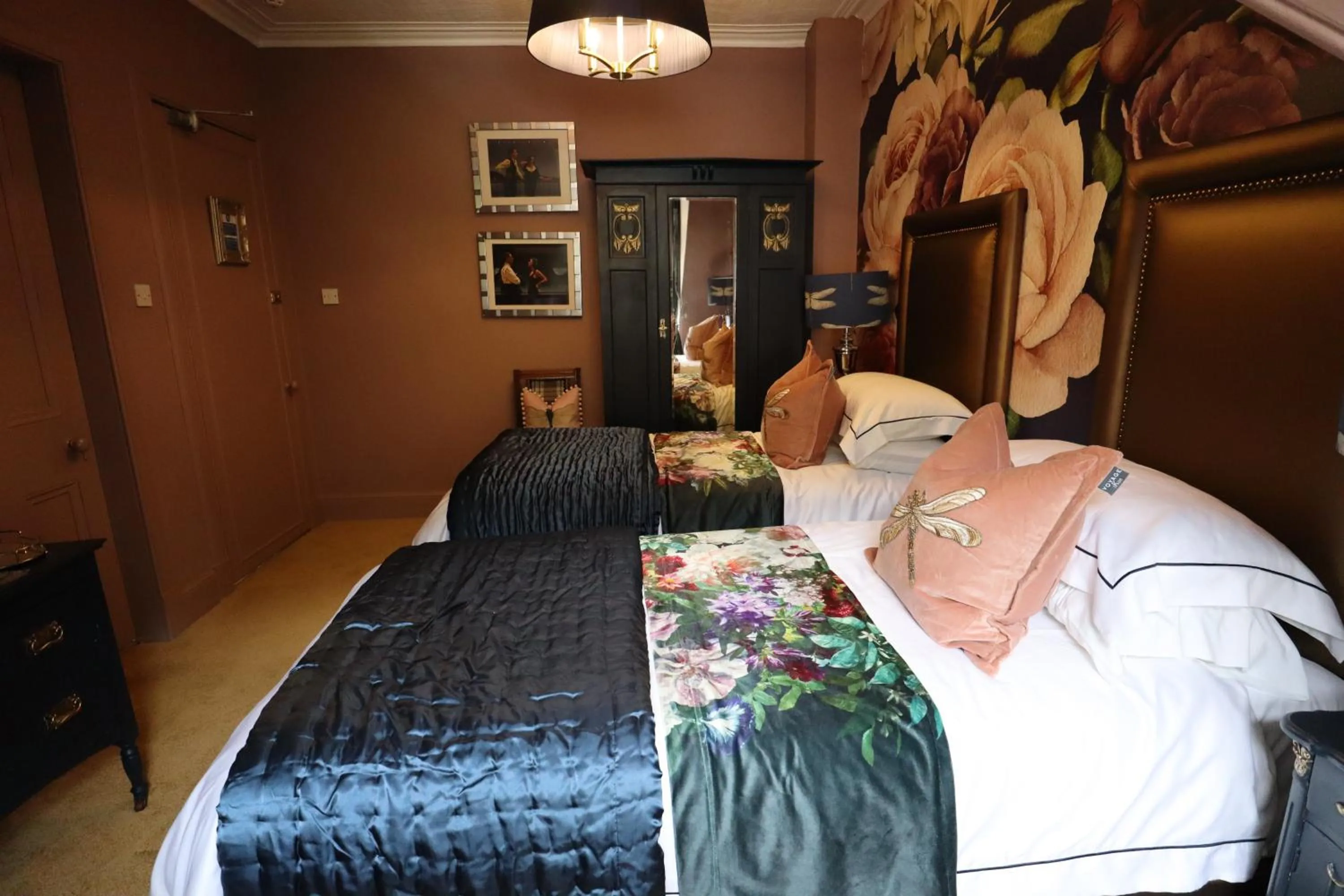 Photo of the whole room in Alltavona House