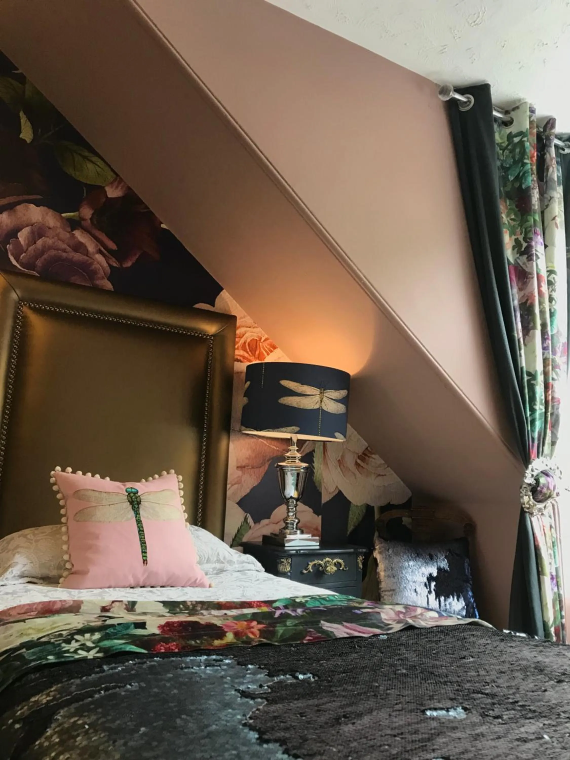 Bed in Alltavona House