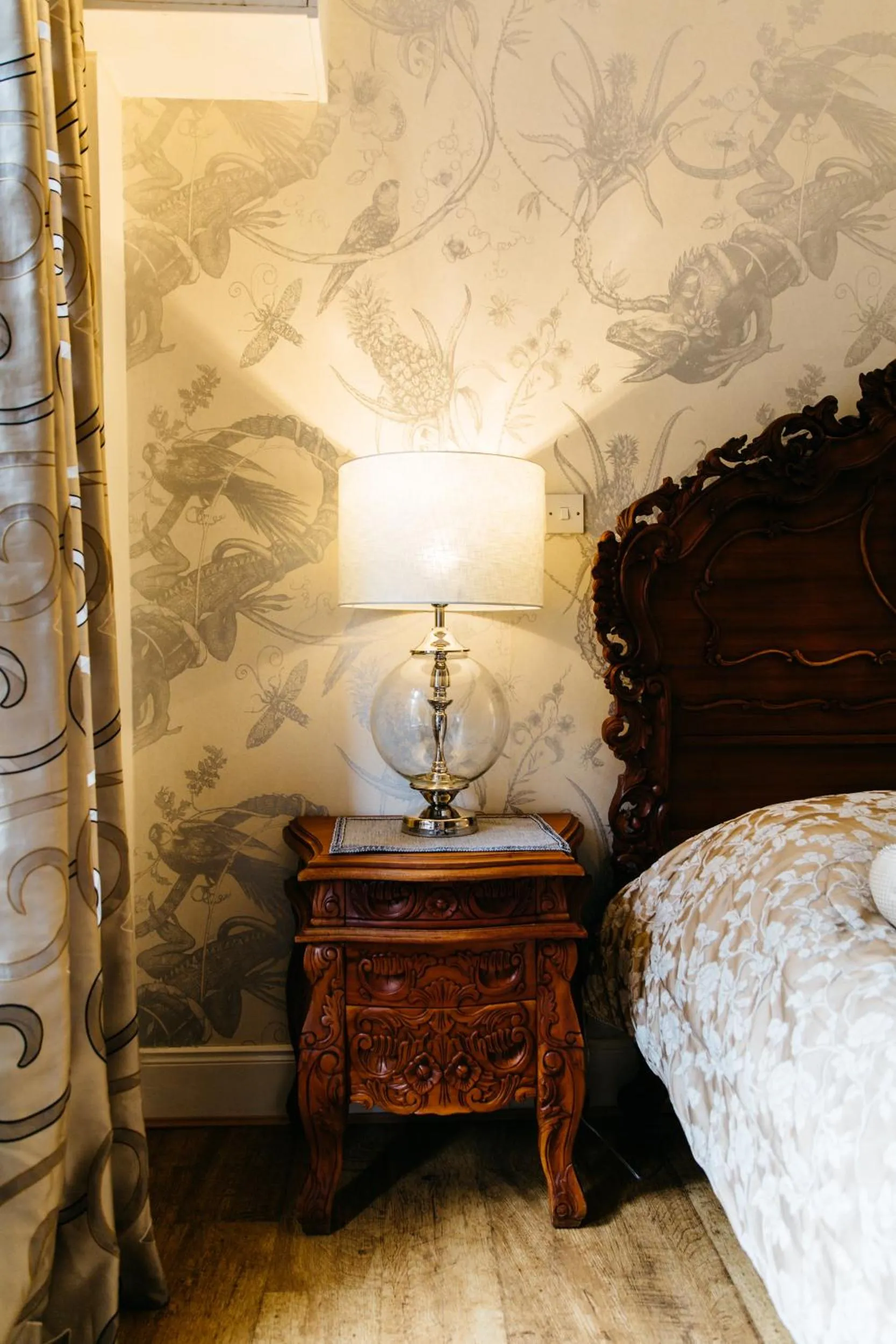 Bed in Alltavona House