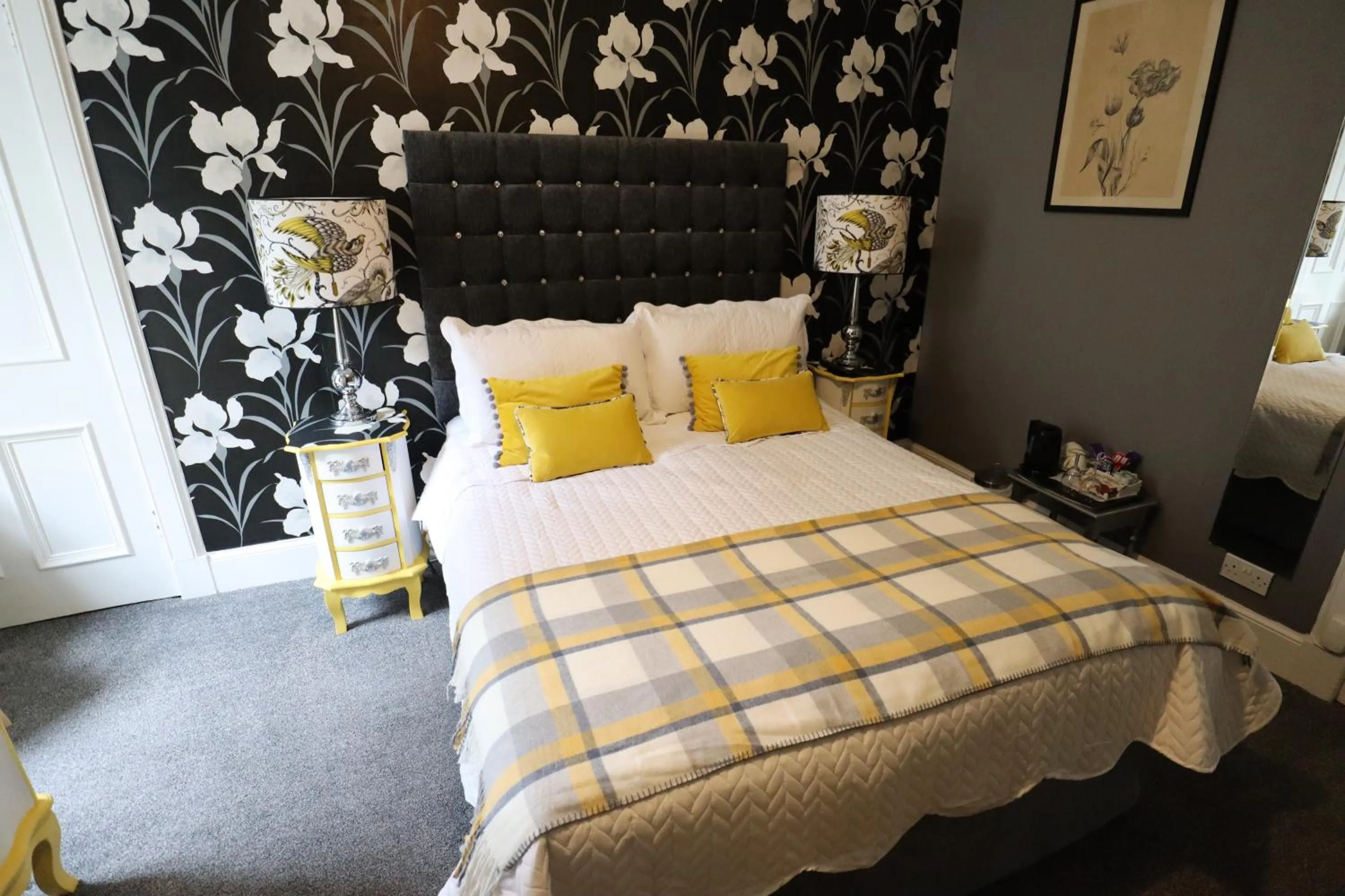 Photo of the whole room in Alltavona House