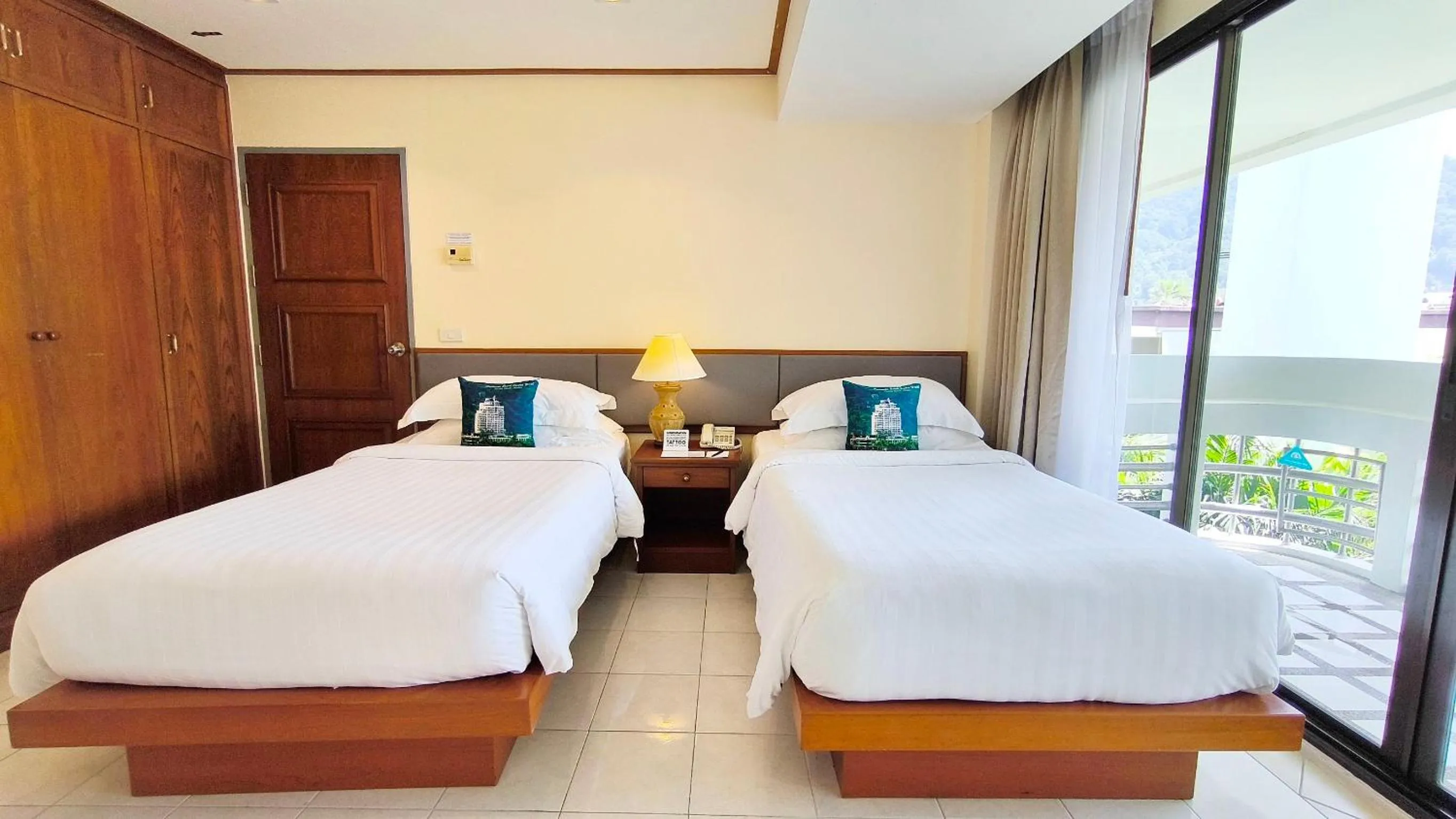 Bedroom, Bed in Andaman Beach Suites Hotel, Patong Phuket