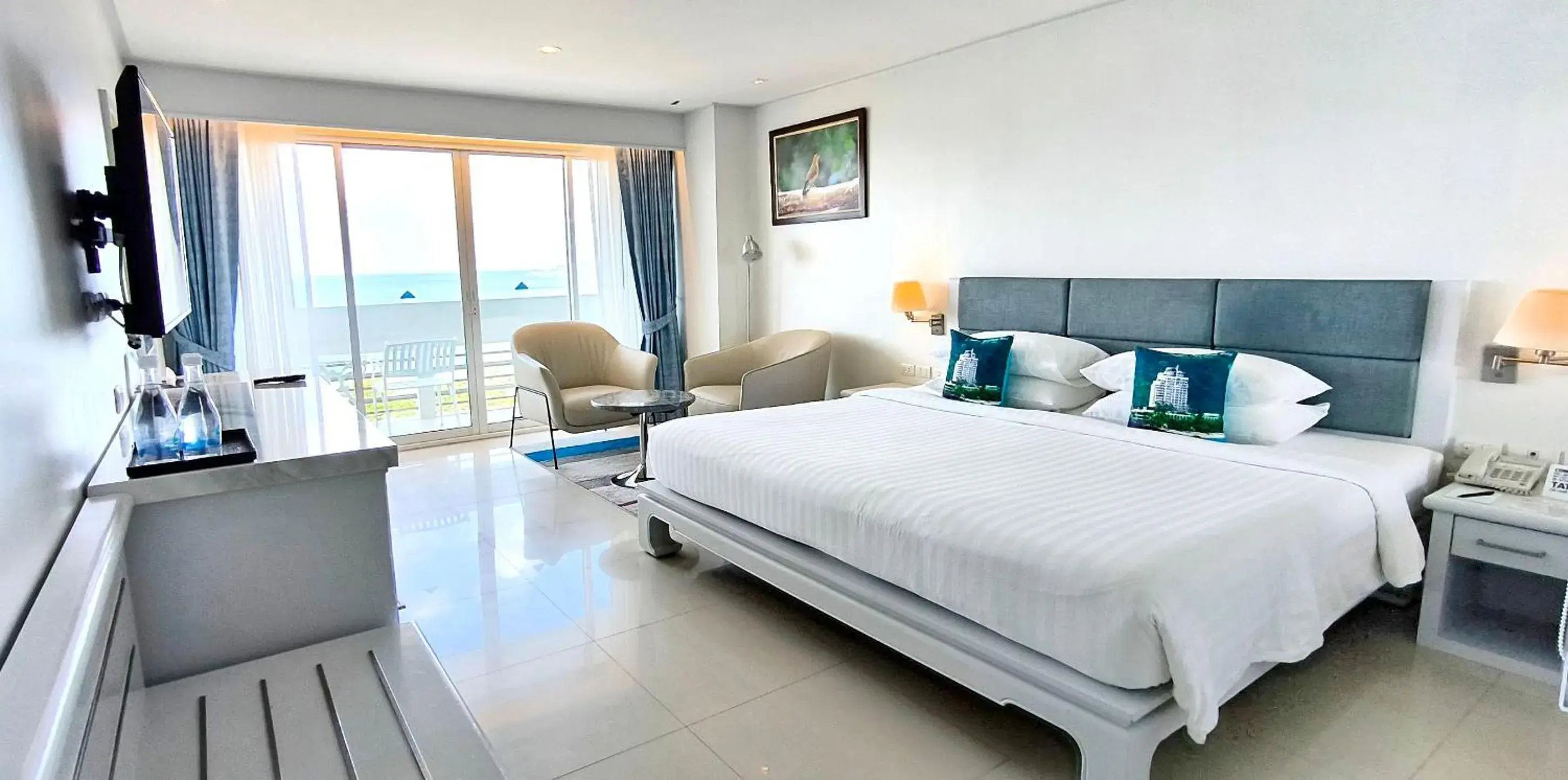 Deluxe Sea View in Andaman Beach Suites Hotel, Patong Phuket Deluxe Sea View in Andaman Beach Suites Hotel, Patong Phuket