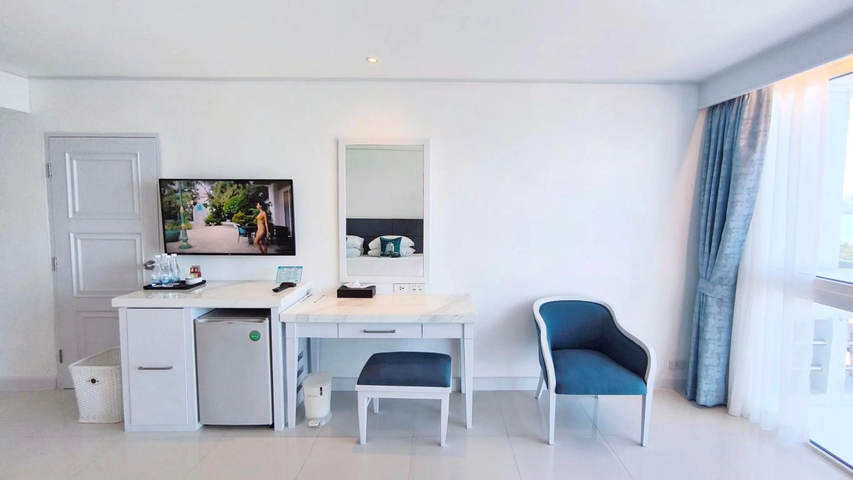 TV and multimedia in Andaman Beach Suites Hotel, Patong Phuket