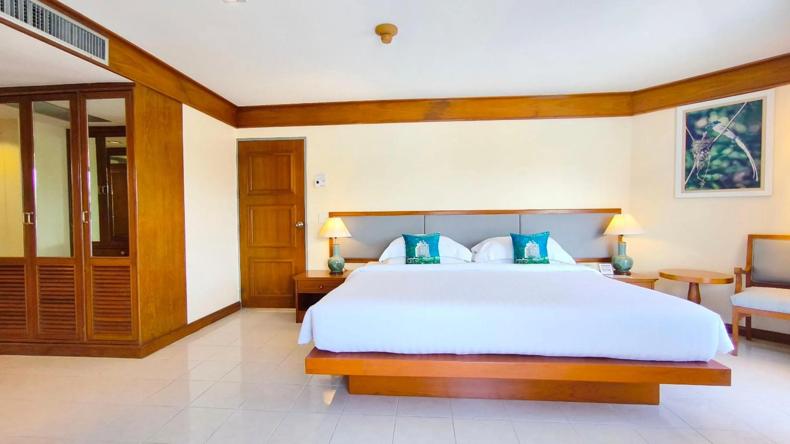 Bedroom, Bed in Andaman Beach Suites Hotel, Patong Phuket