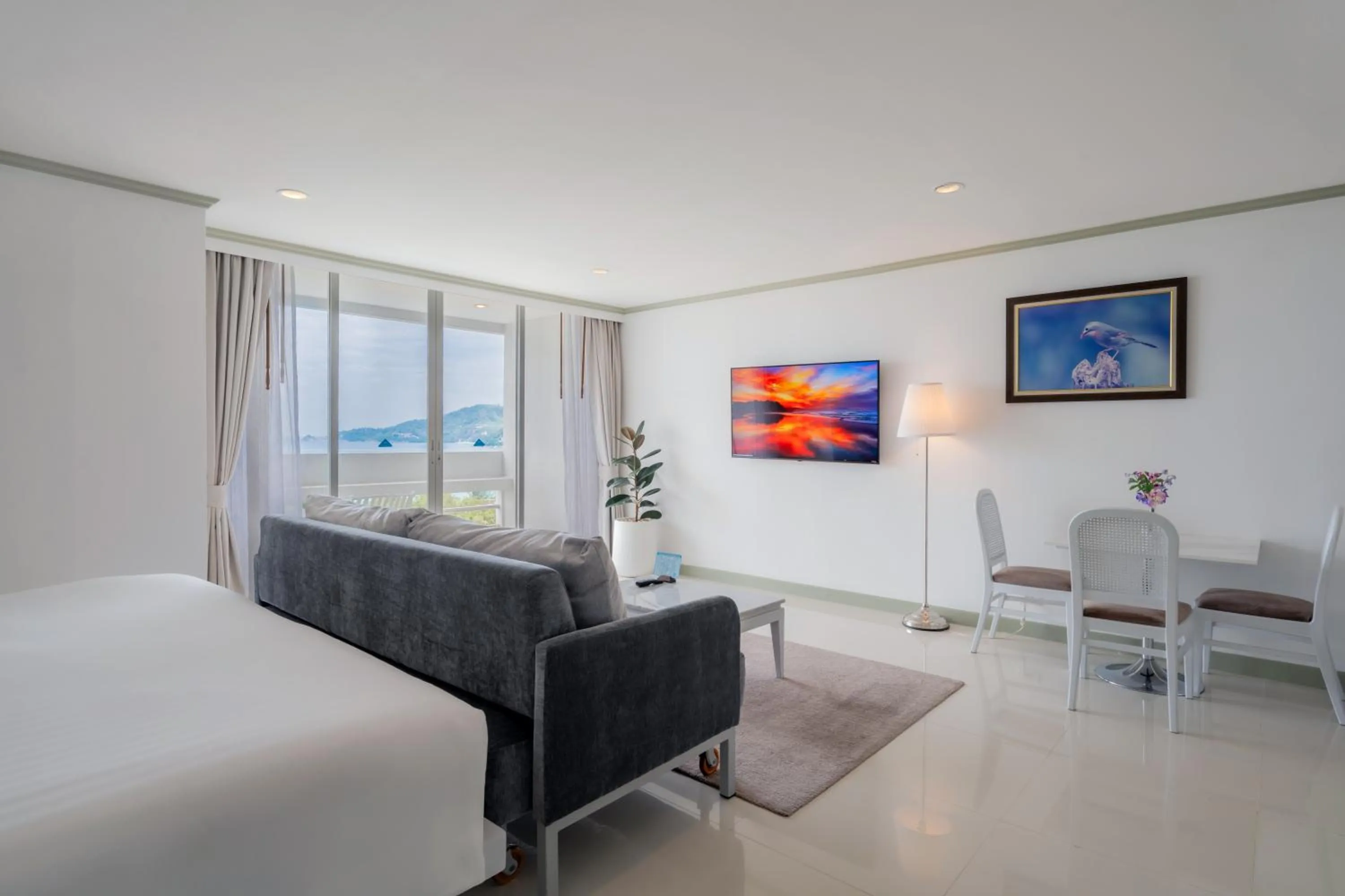 TV and multimedia, Bed in Andaman Beach Suites Hotel, Patong Phuket