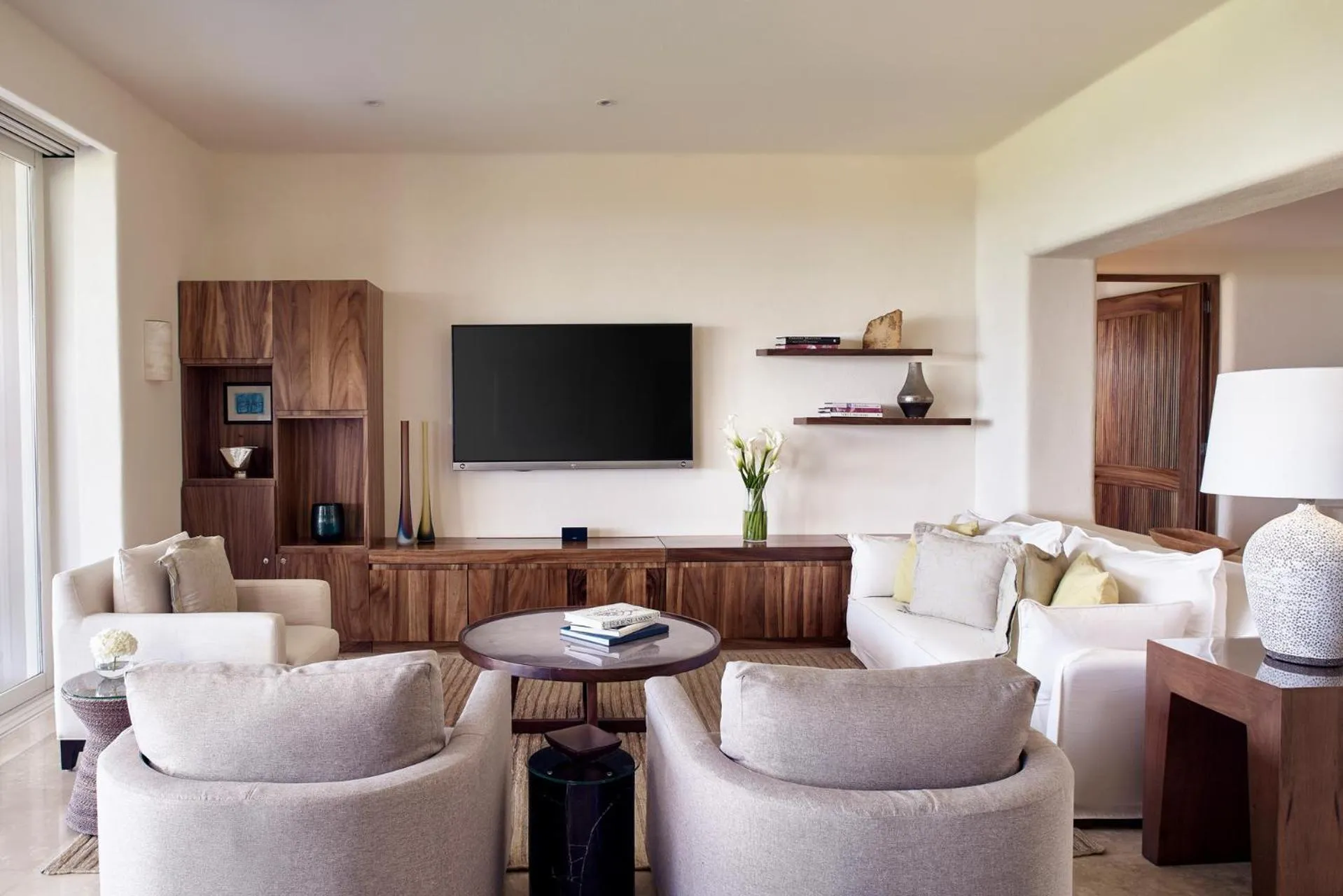 TV and multimedia in Four Seasons Resort Punta Mita