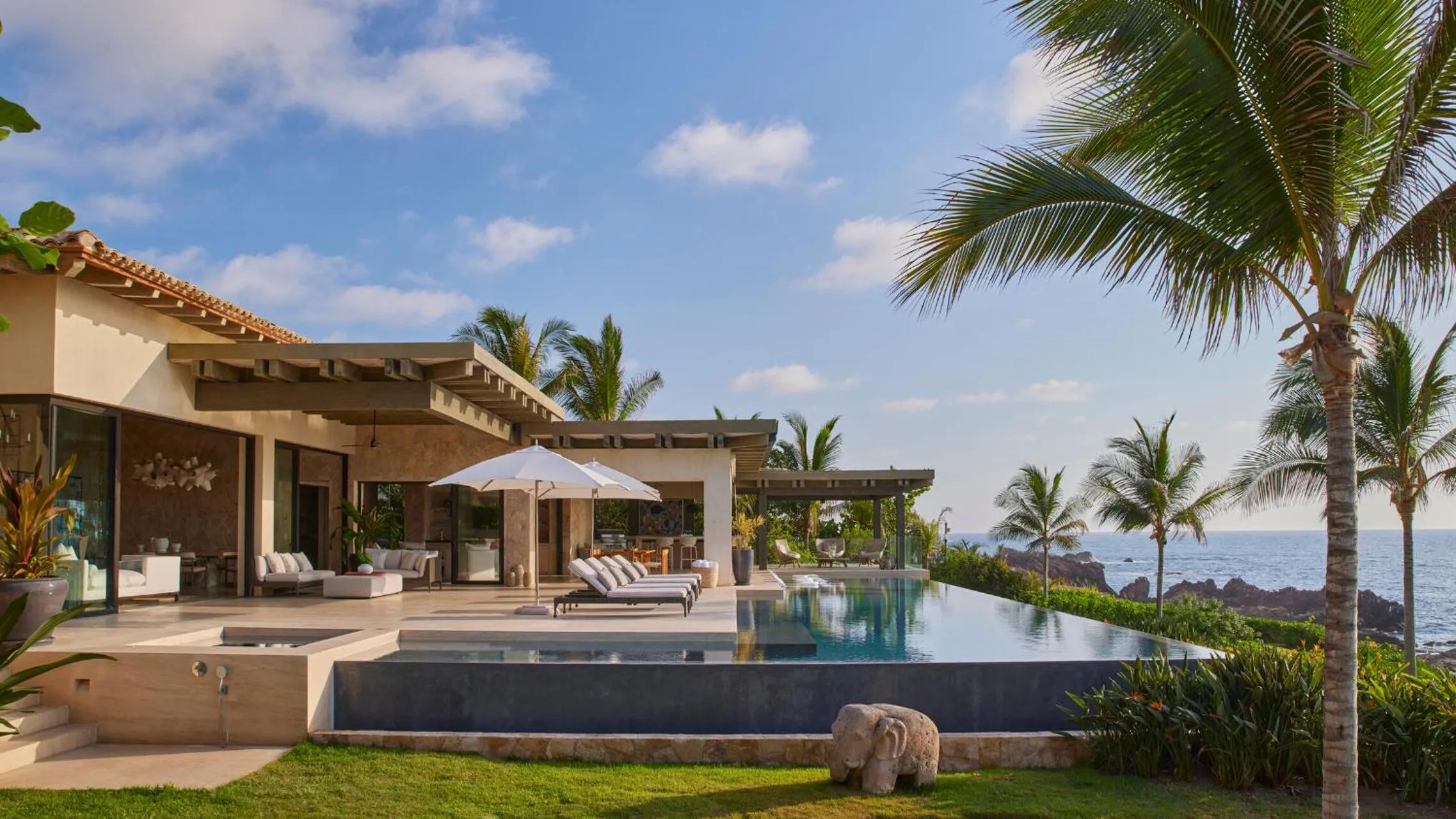 Swimming pool in Four Seasons Resort Punta Mita