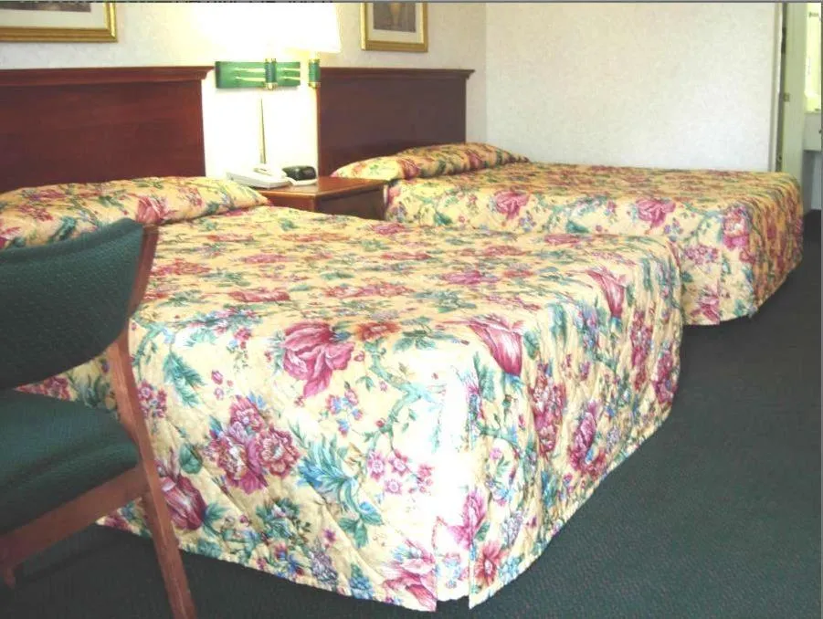 Bed in America's Best Inn & Suites - Decatur