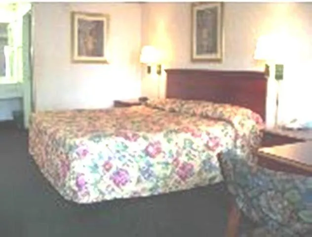 Bed in America's Best Inn & Suites - Decatur