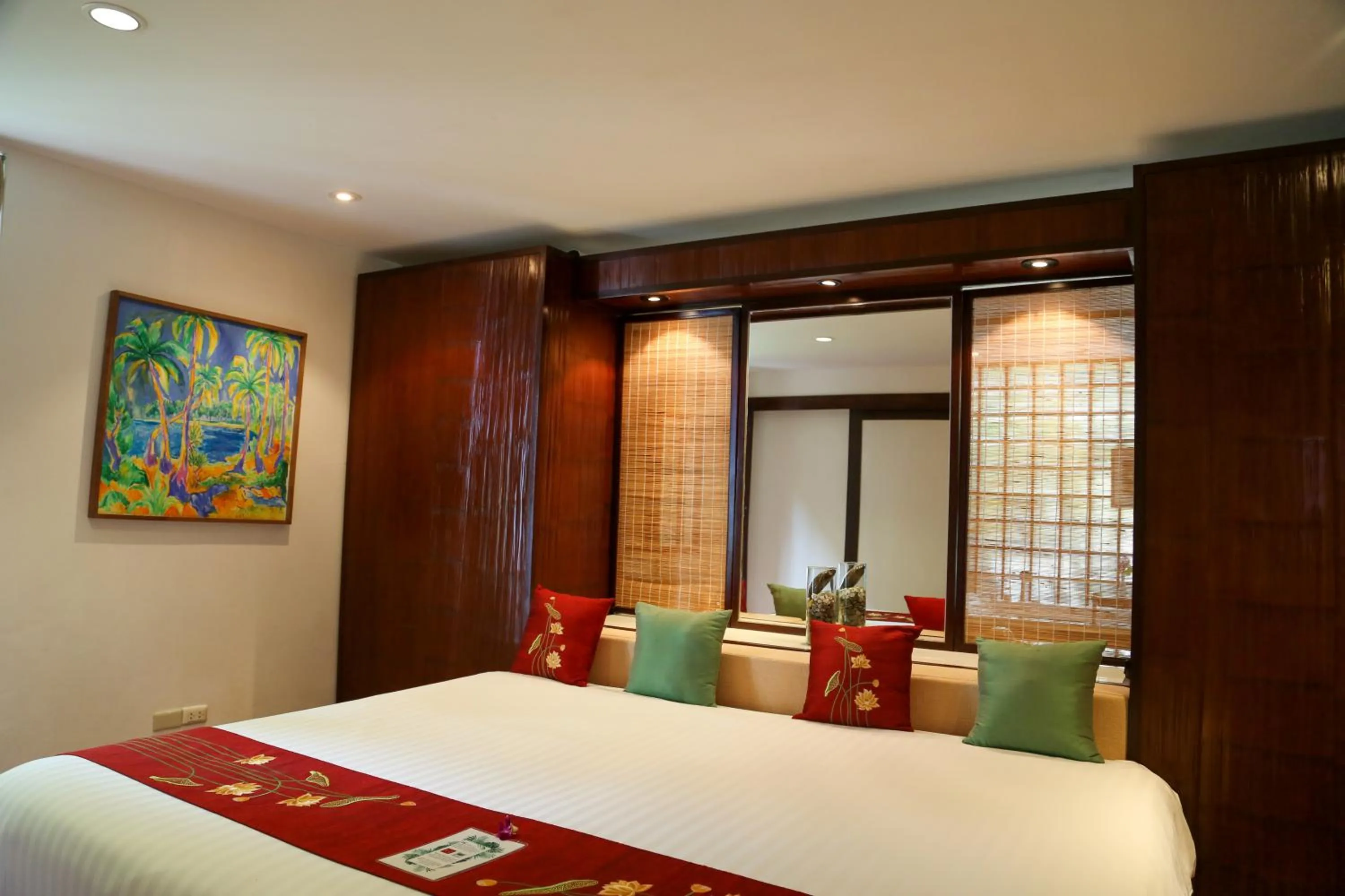 Bed in Mom Tri's Villa Royale - SHA Plus