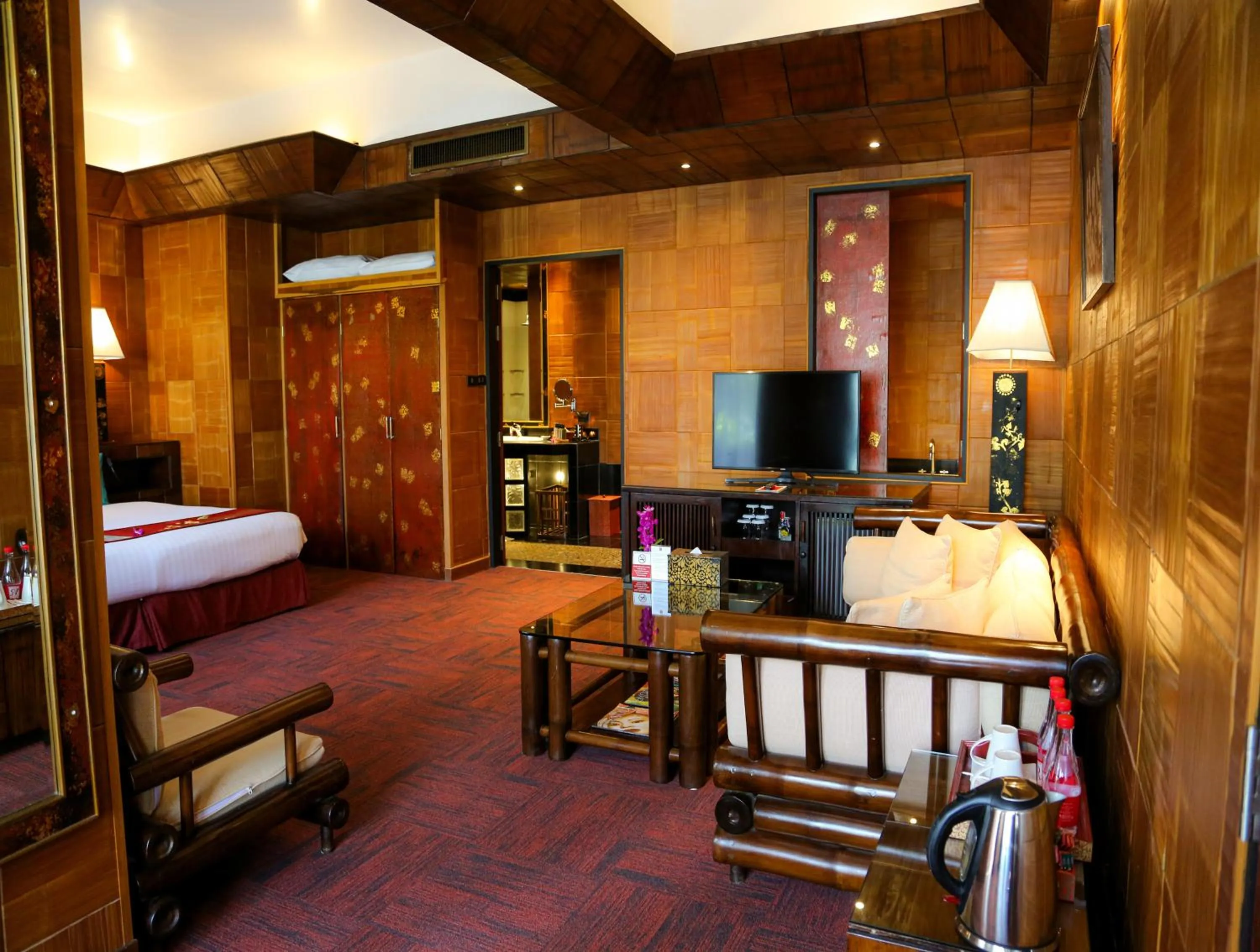 Communal lounge/ TV room, Bed in Mom Tri's Villa Royale - SHA Plus