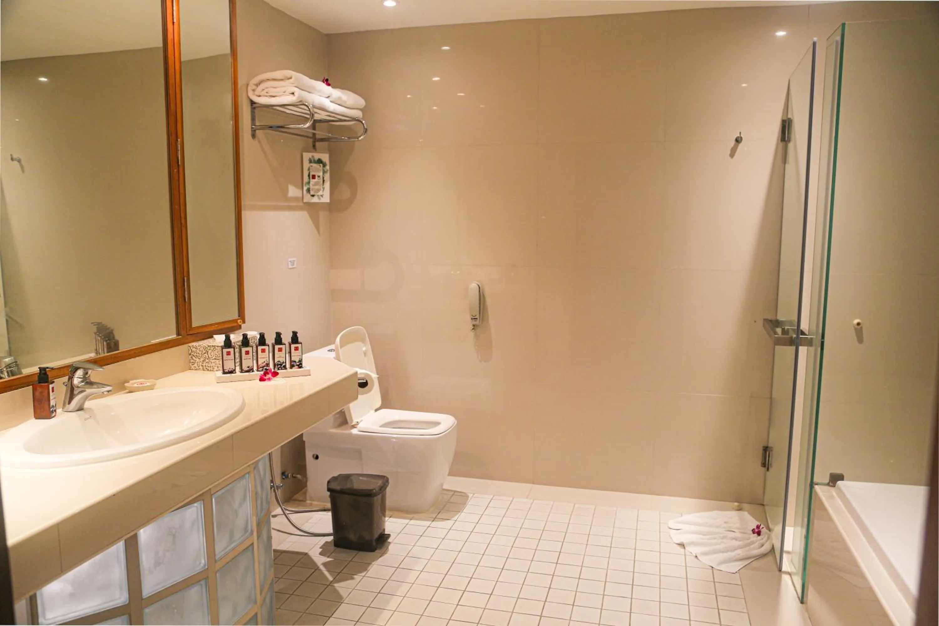 Shower in Mom Tri's Villa Royale - SHA Plus